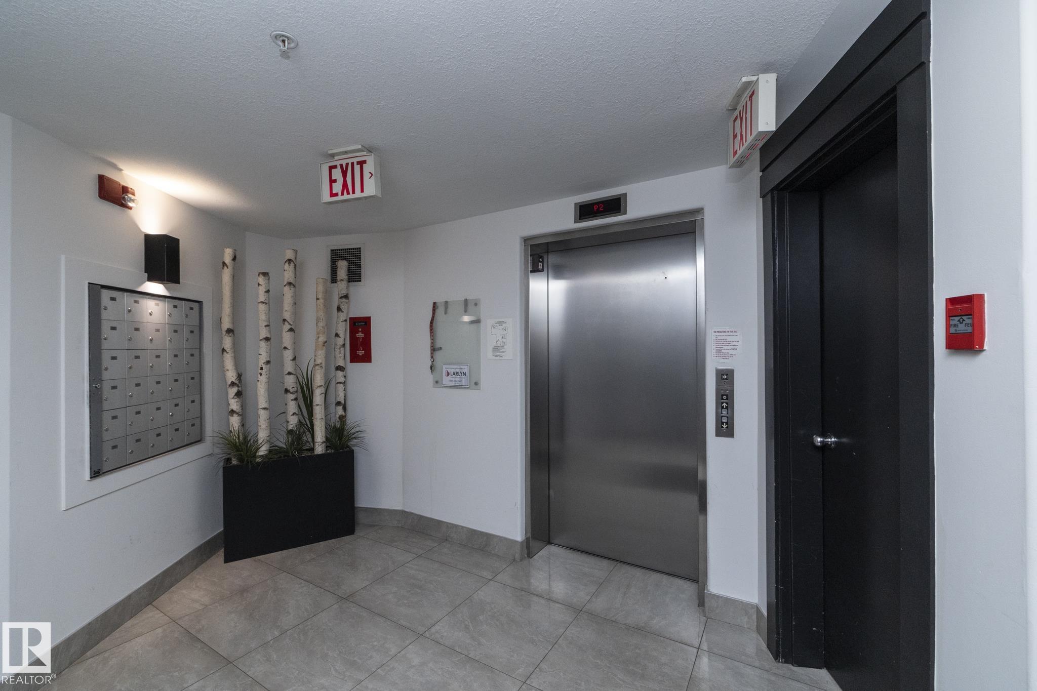 Photo 4 at 102 - 10855 Saskatchewan Drive NW, Garneau, Edmonton