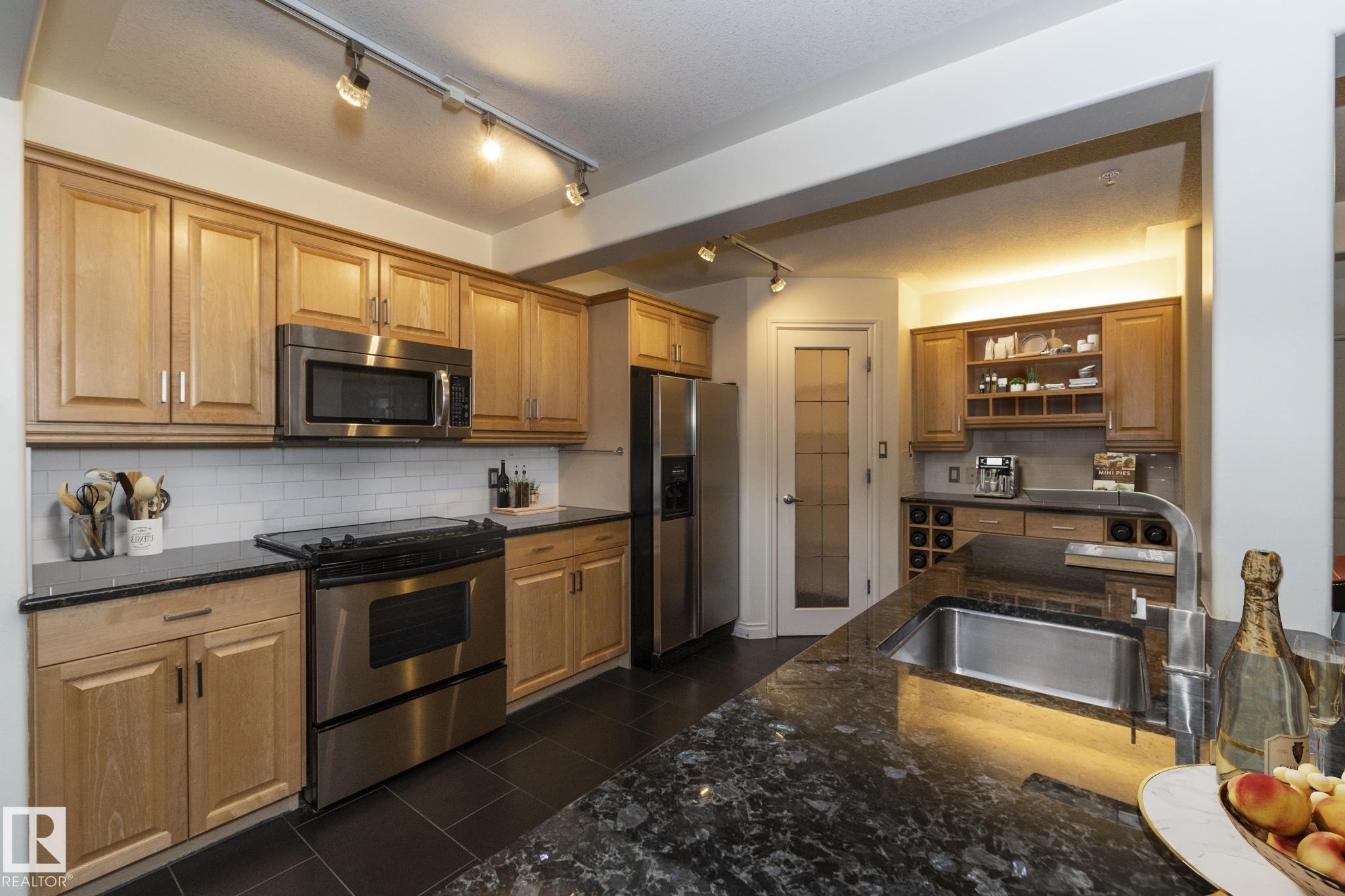 Photo 7 at 102 - 10855 Saskatchewan Drive NW, Garneau, Edmonton