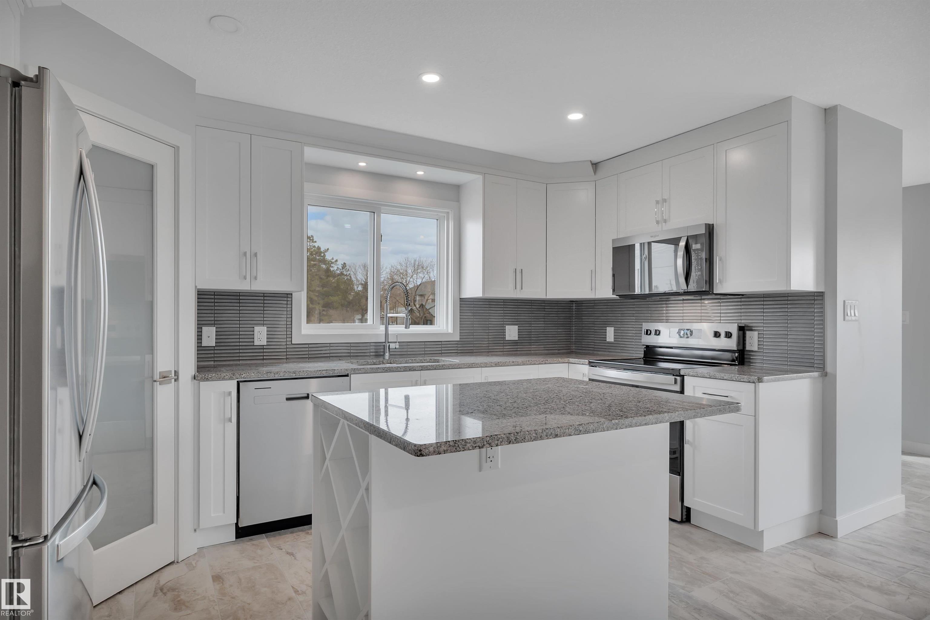Photo 12 at 5006 48 Avenue, Linsford Park, Leduc