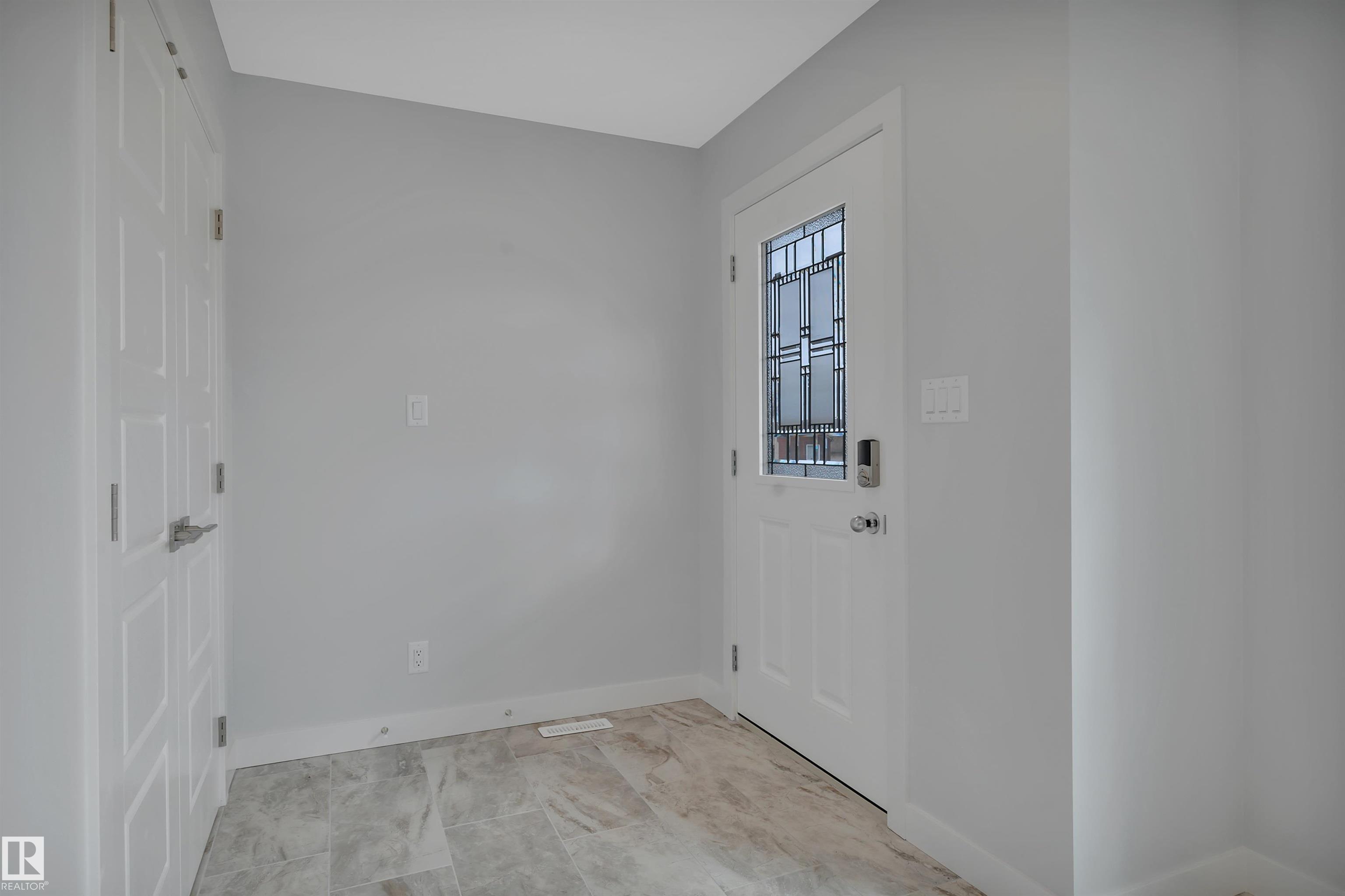 Photo 4 at 5006 48 Avenue, Linsford Park, Leduc