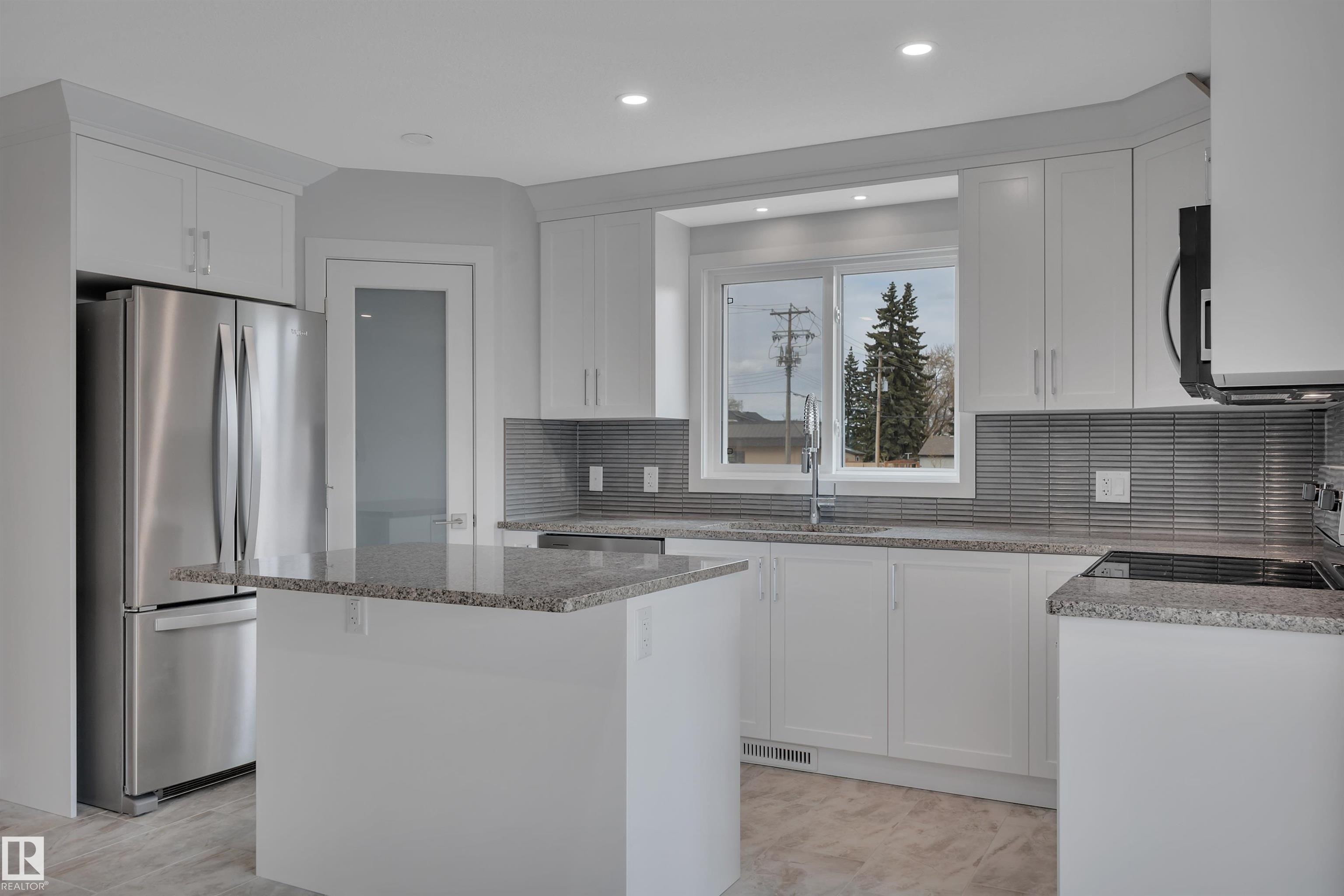 Photo 9 at 5006 48 Avenue, Linsford Park, Leduc