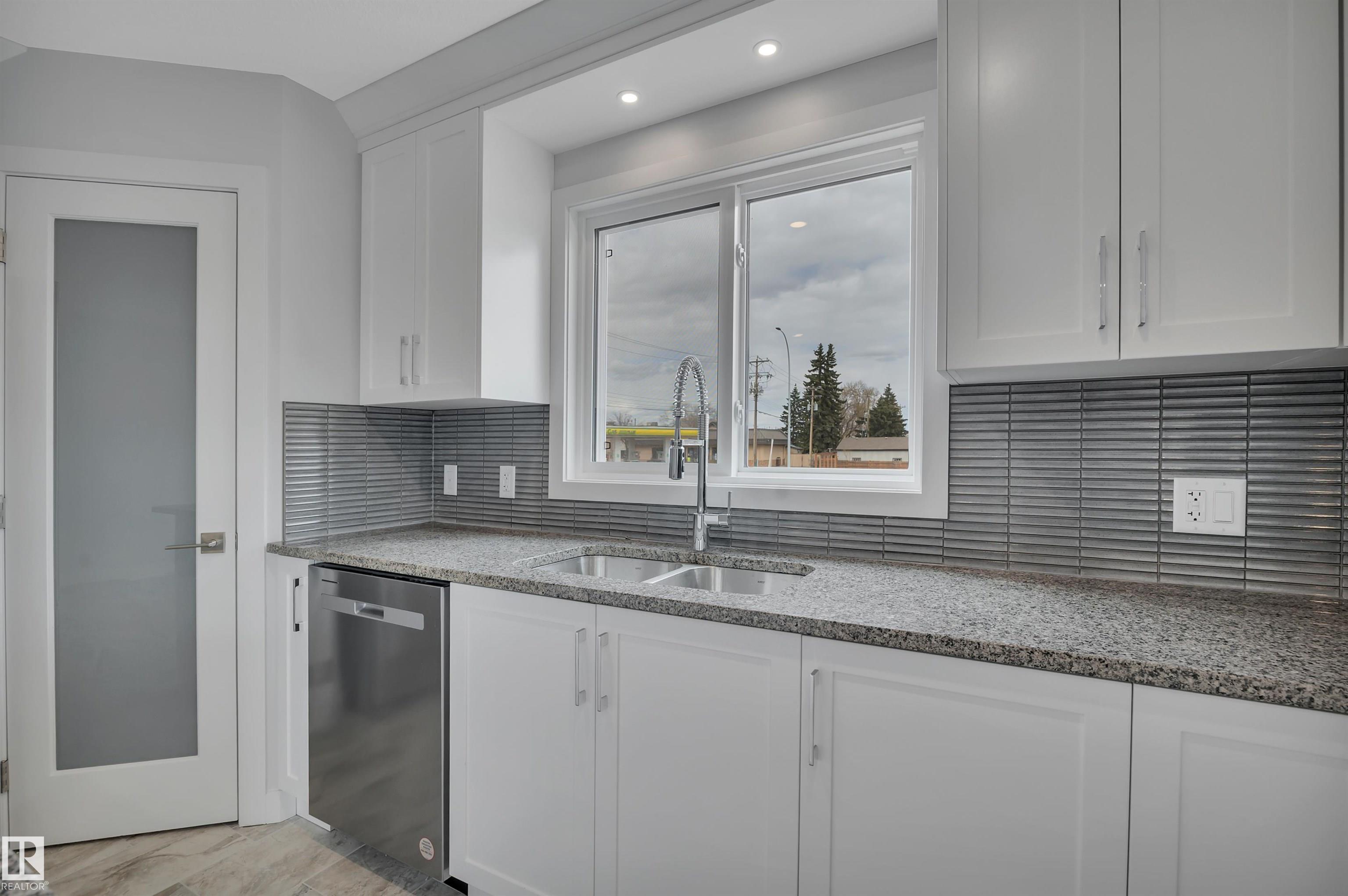 Photo 10 at 5006 48 Avenue, Linsford Park, Leduc