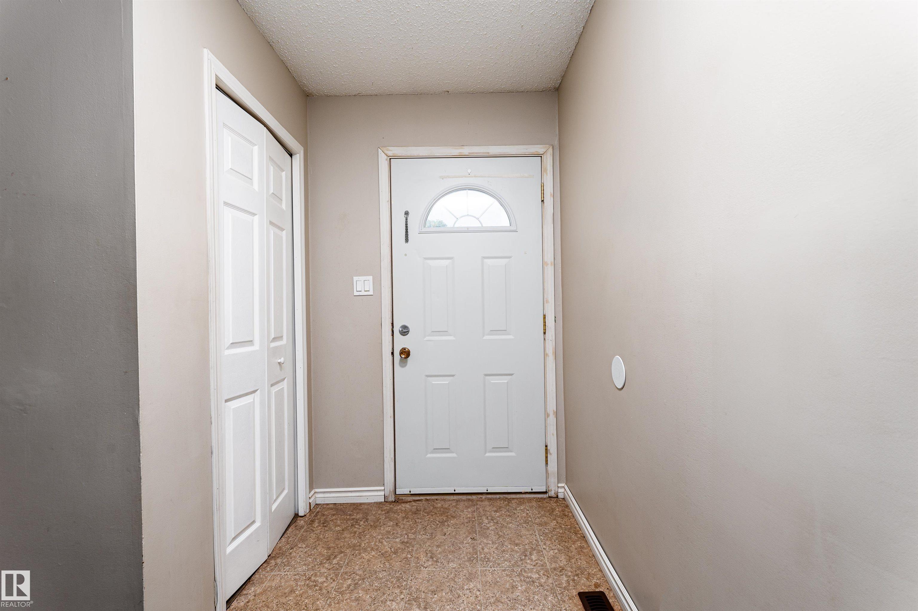 Photo 5 at 1130 Knottwood Road NW, Ekota, Edmonton