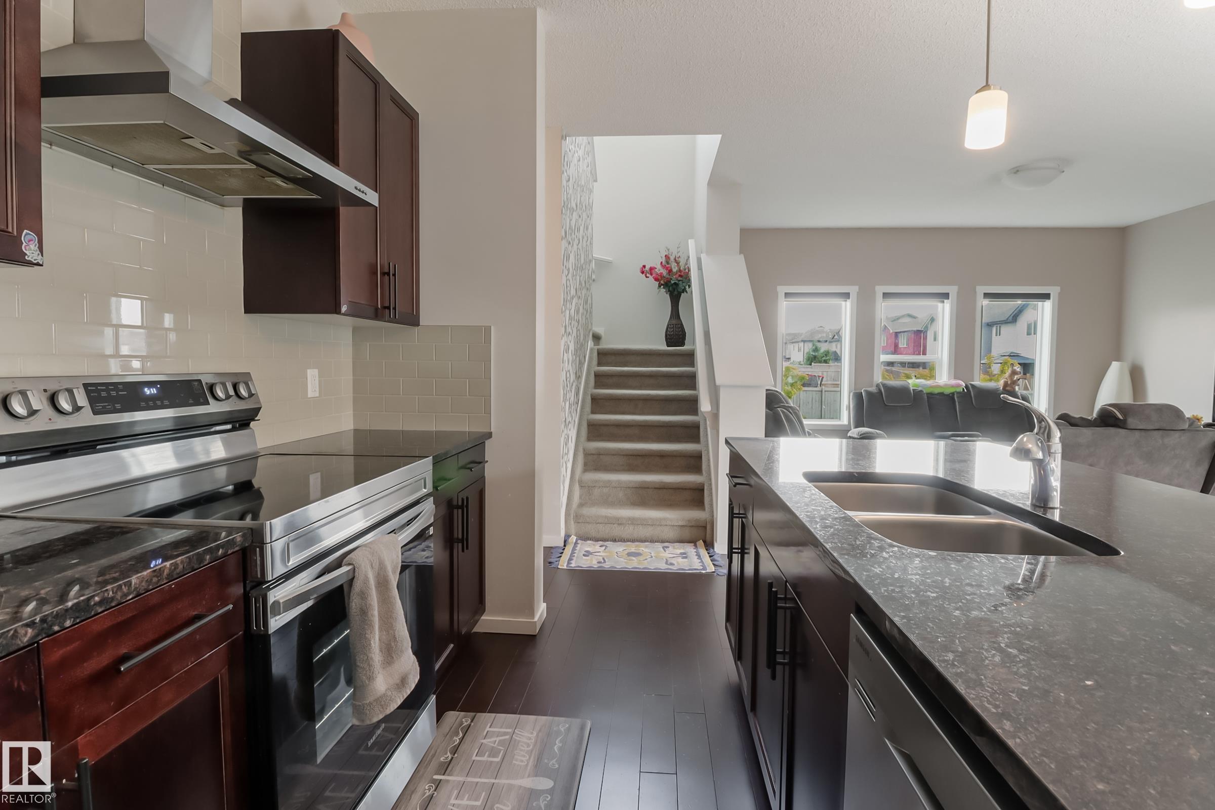 Photo 3 at 1404 29 Street NW, Laurel, Edmonton