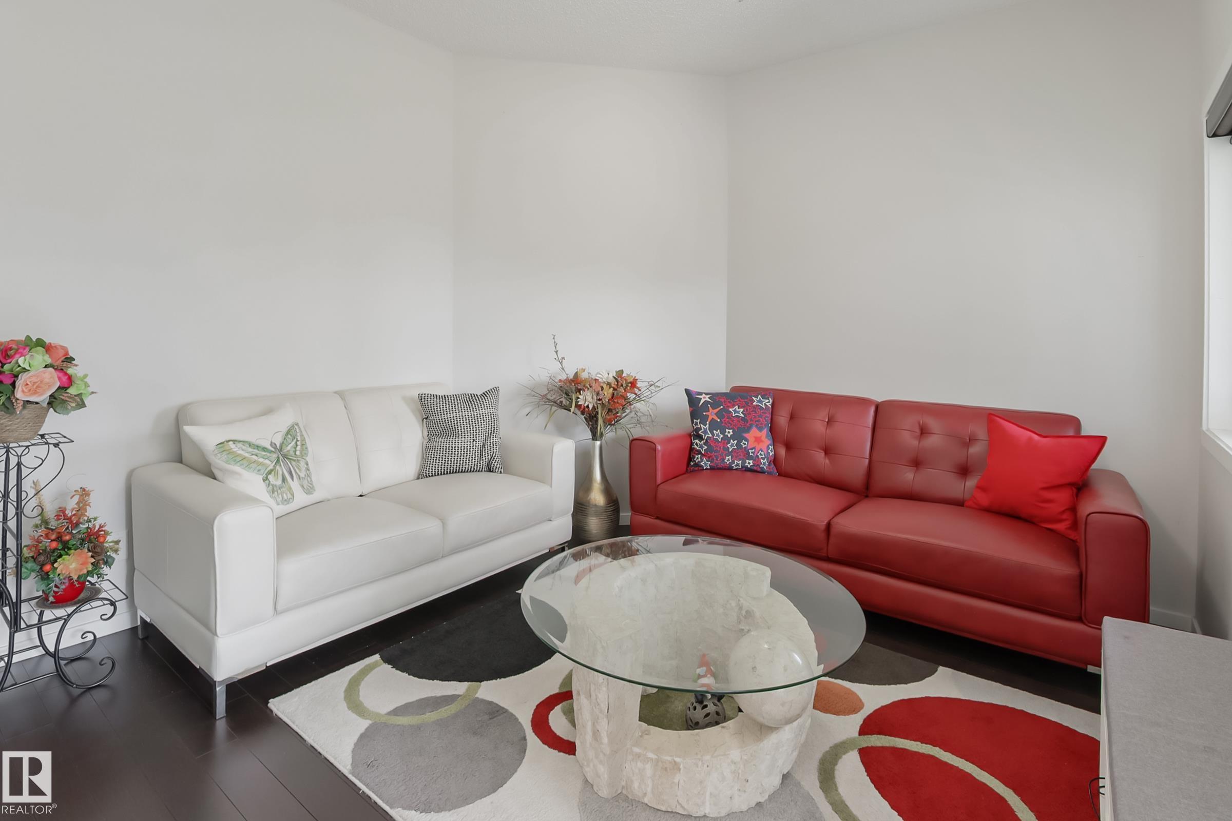 Photo 6 at 1404 29 Street NW, Laurel, Edmonton