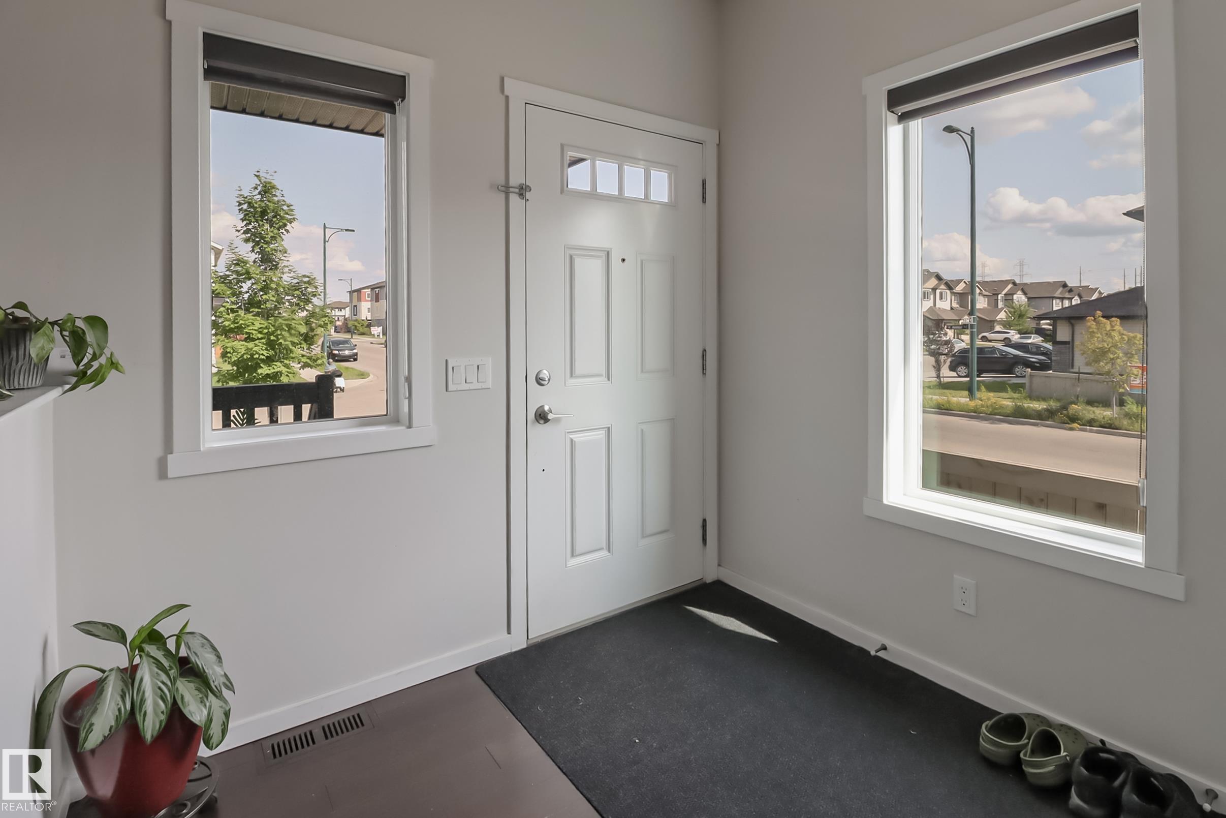 Photo 8 at 1404 29 Street NW, Laurel, Edmonton