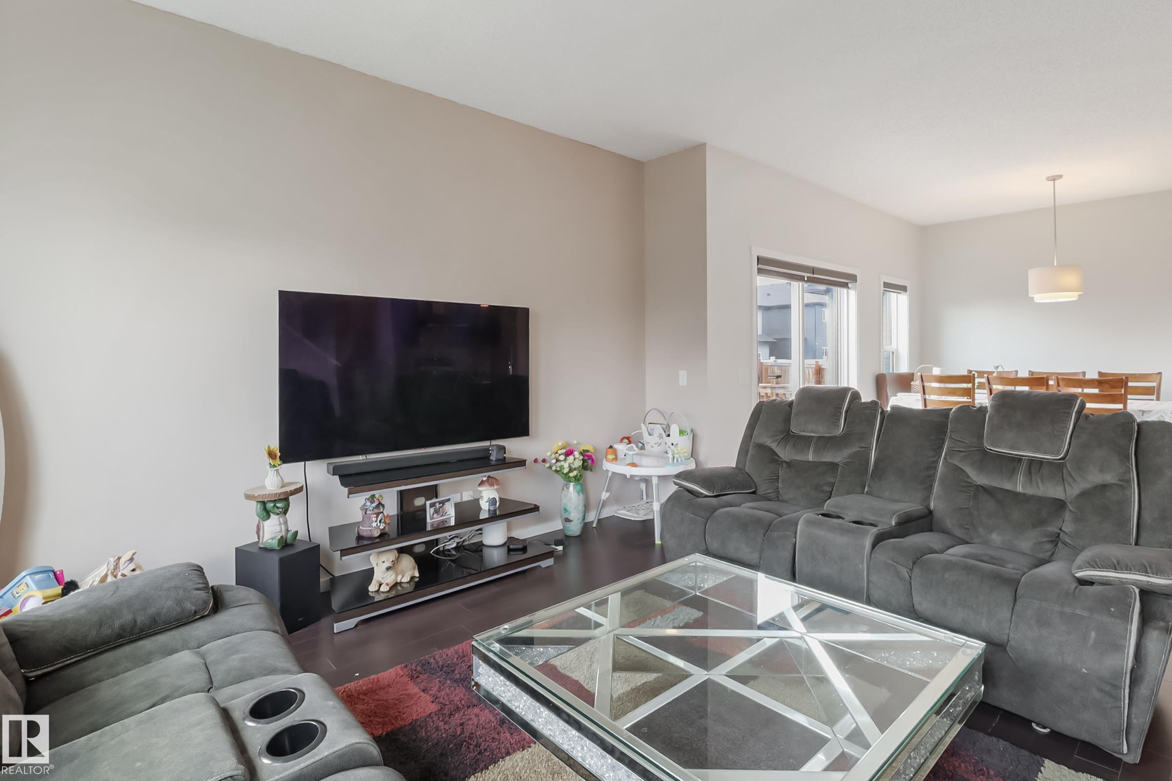Photo 9 at 1404 29 Street NW, Laurel, Edmonton