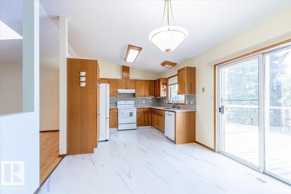 Photo 13 at 4829 32 Avenue NW, Weinlos, Edmonton