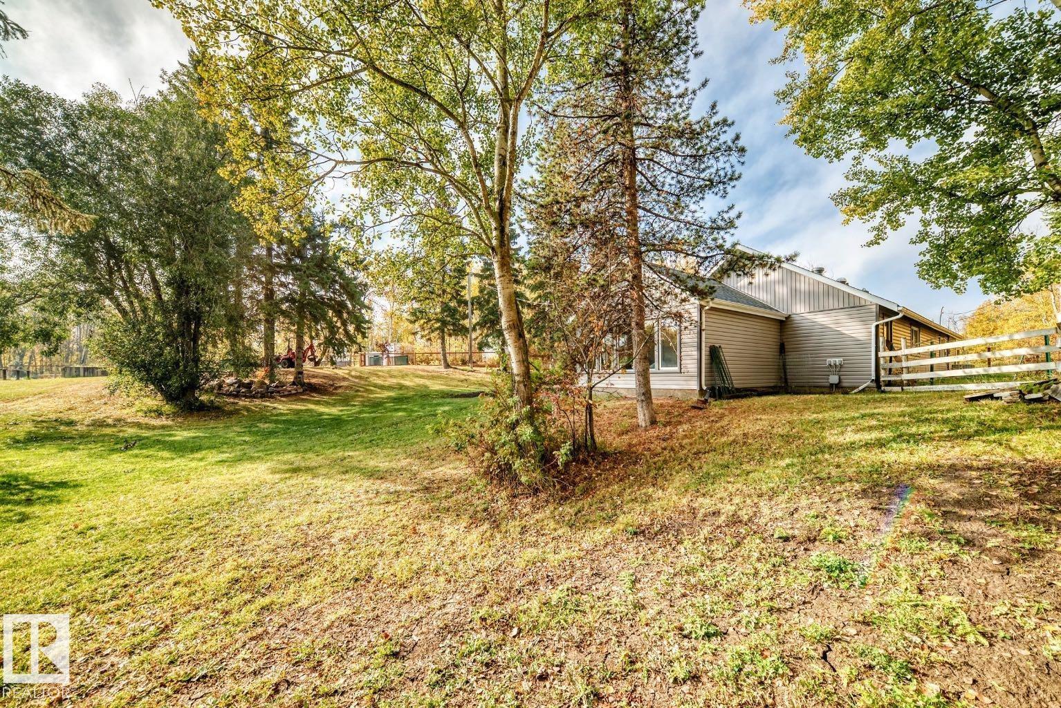 Photo 13 at 13 - 52145 Rge Road 225, Laurina Estates, Rural Strathcona County