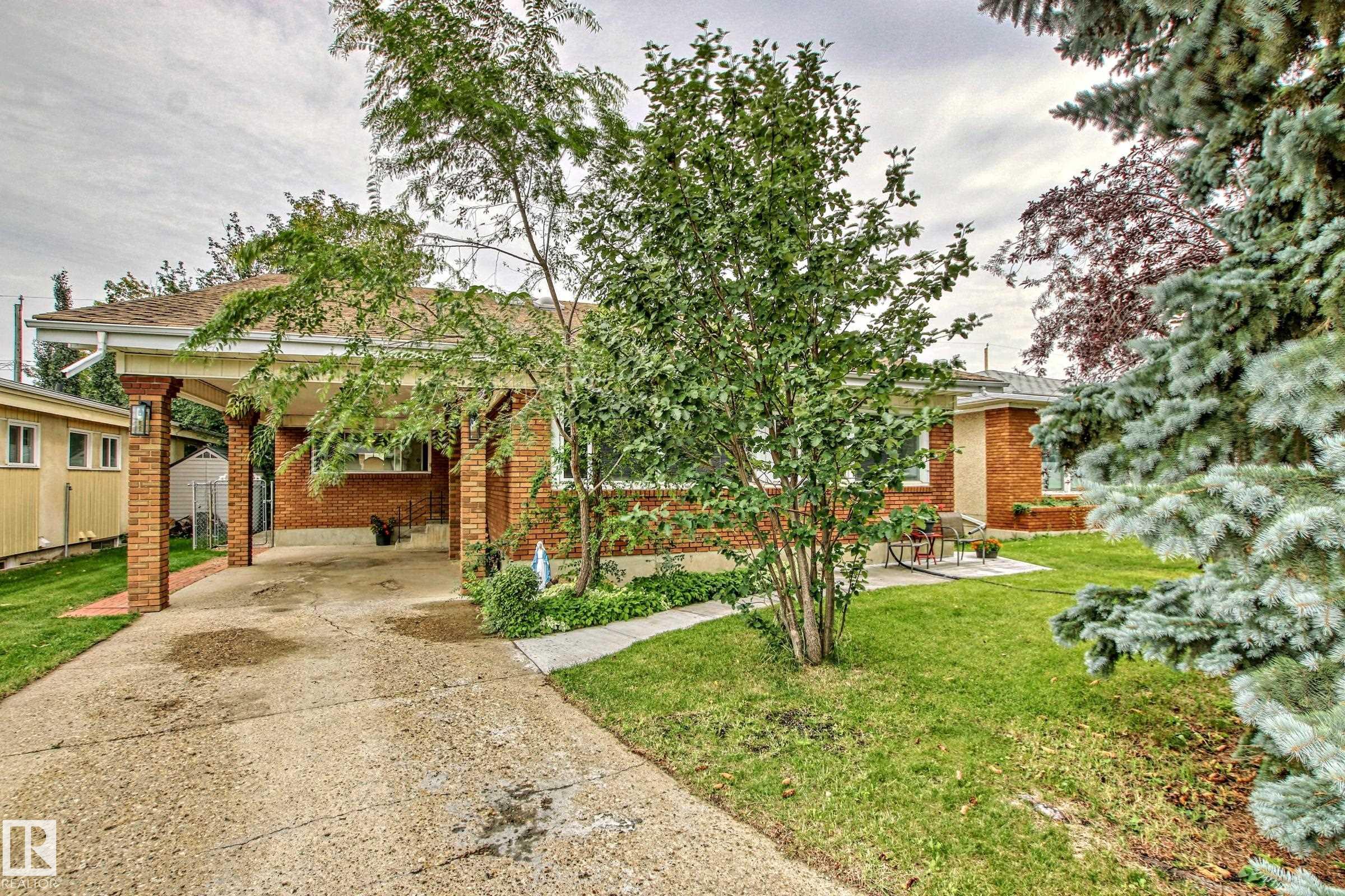 8507 56 Street NW, Kenilworth, Edmonton 