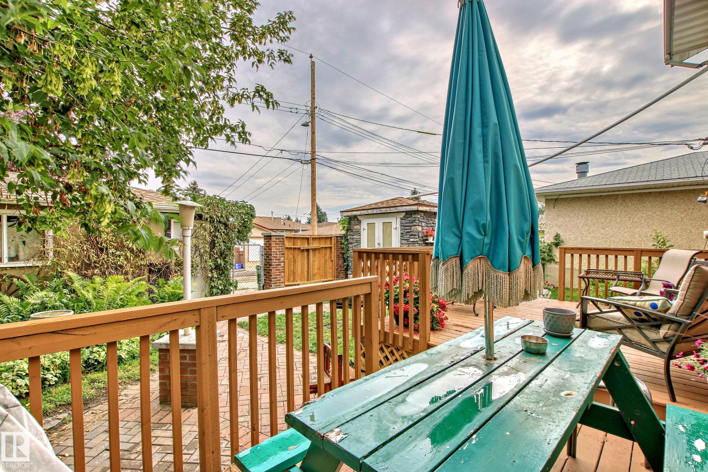 http://cdnparap120.paragonrels.com/ParagonImages/Property/p12/RAE/225373851/24/0/0/ded1ce86b6736e2f1273a7cae148c84f/1/8b6c20645f53d1bdcaacaf02df1ca2f0/225373851-3b335704-9ca3-4855-bc36-5472f8468ed2.JPG