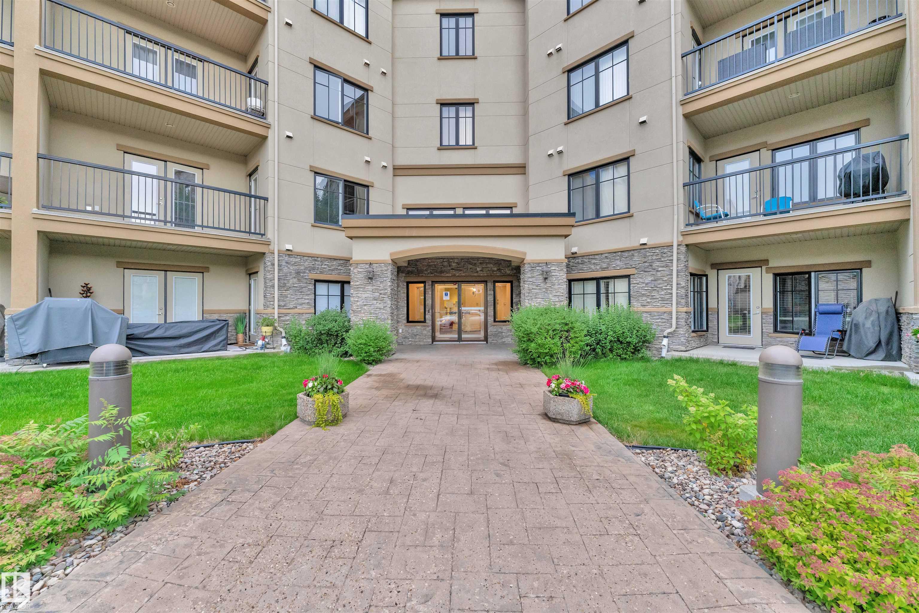 Photo 3 at 160 Magrath Road NW, Magrath Heights, Edmonton