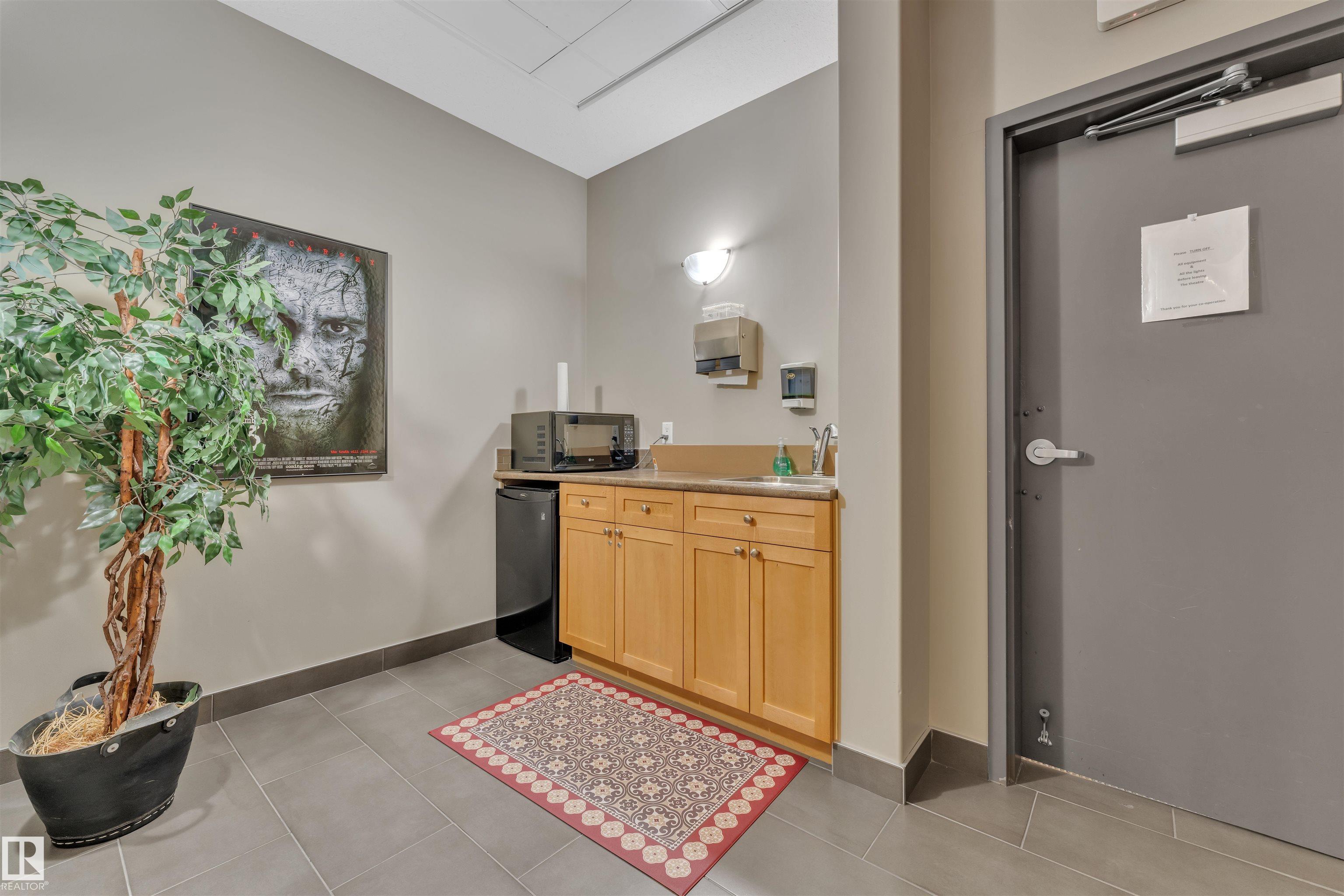 Photo 32 at 160 Magrath Road NW, Magrath Heights, Edmonton