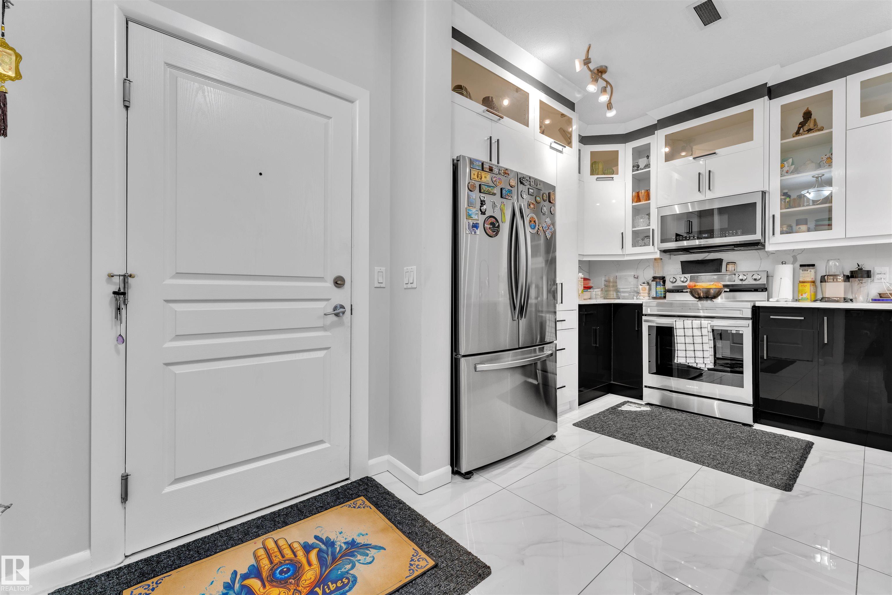 Photo 5 at 160 Magrath Road NW, Magrath Heights, Edmonton