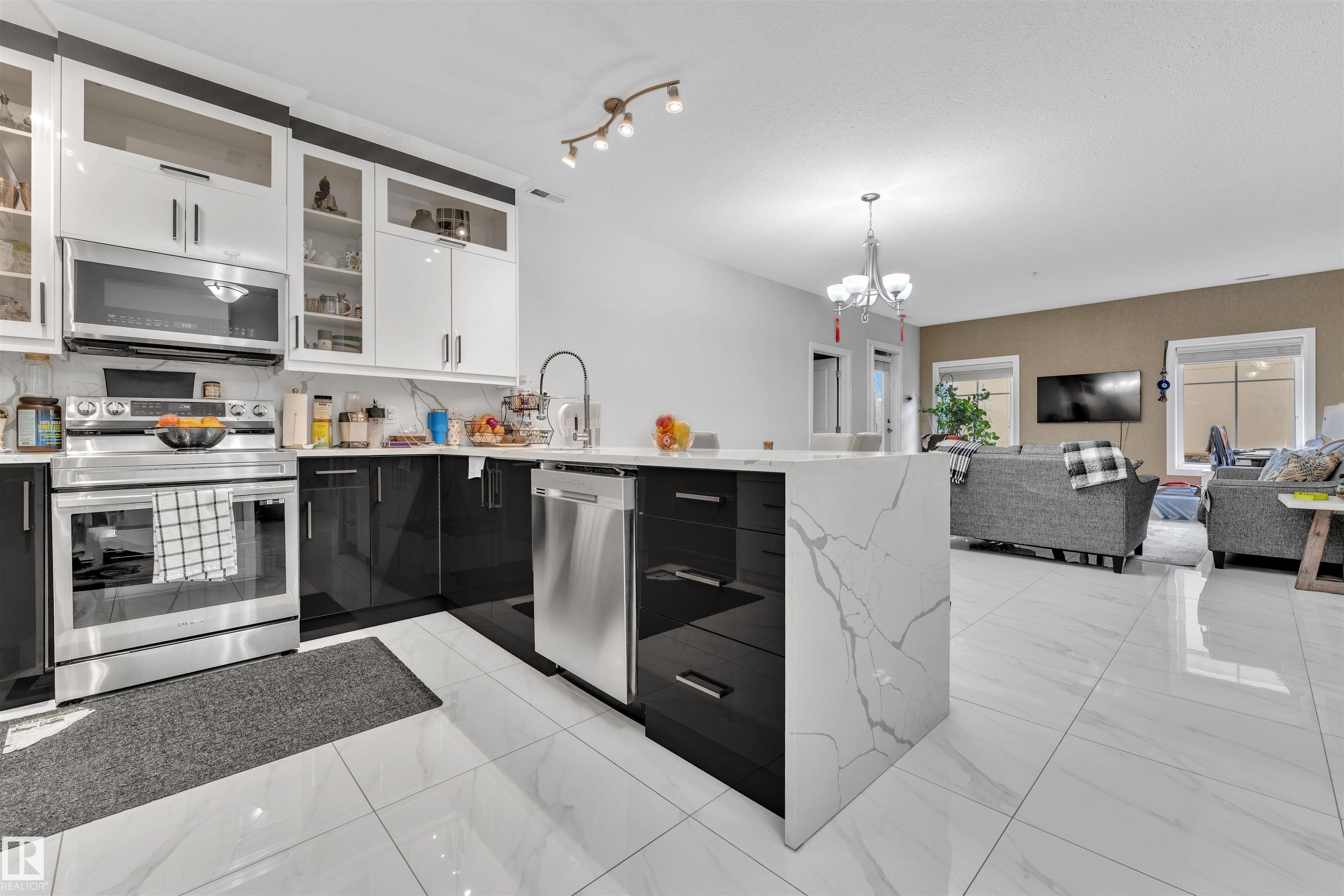 Photo 6 at 160 Magrath Road NW, Magrath Heights, Edmonton