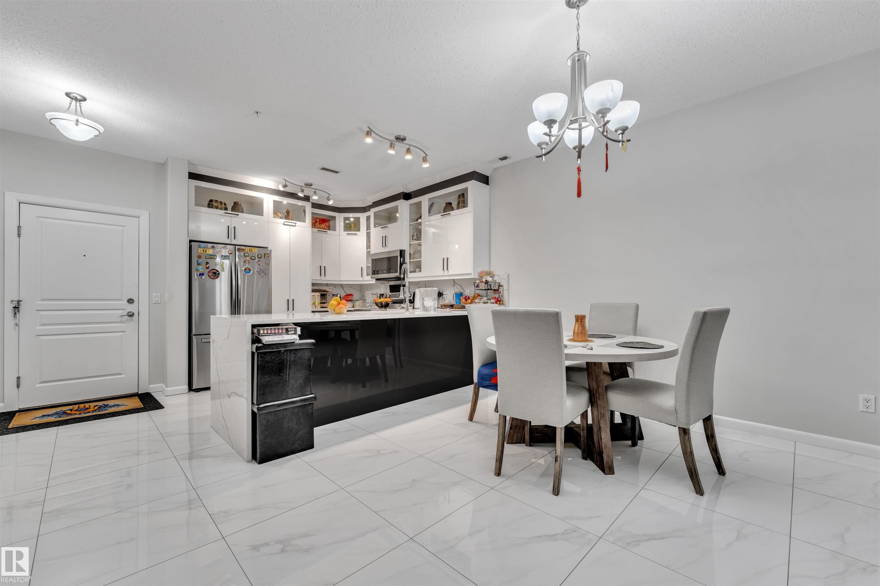 Photo 8 at 160 Magrath Road NW, Magrath Heights, Edmonton
