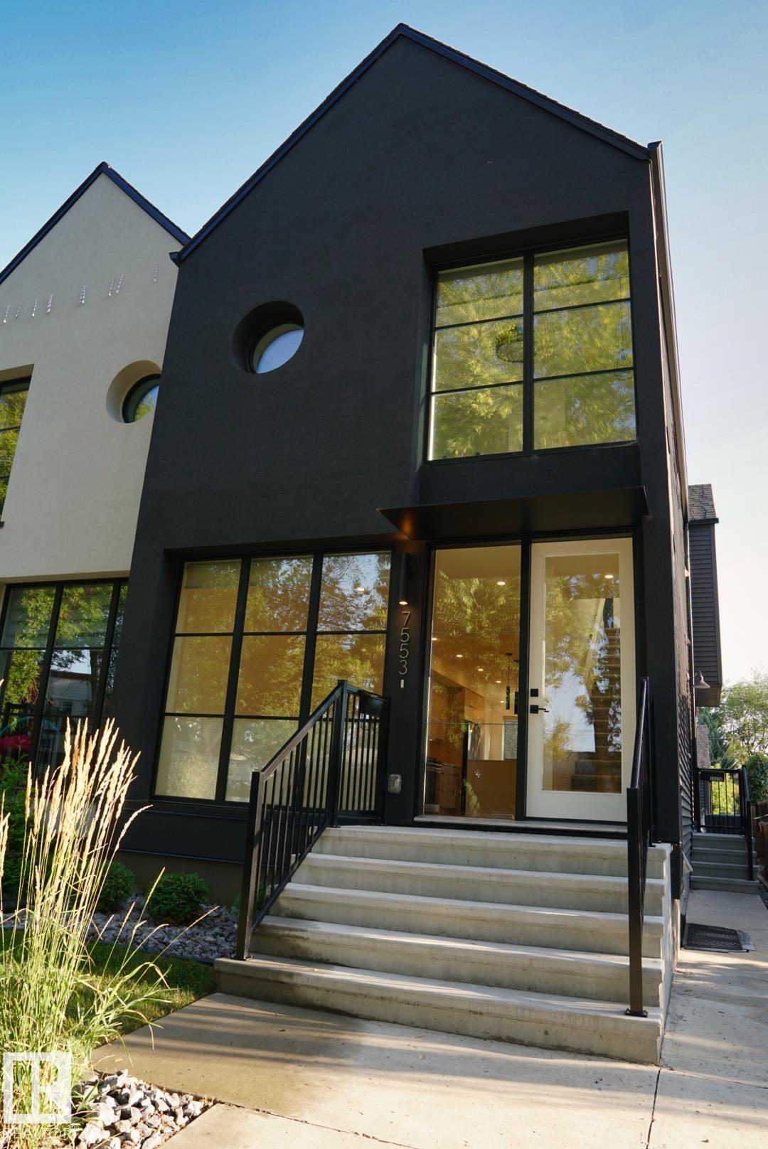 Photo 2 at 7553 81 Avenue NW, King Edward Park, Edmonton