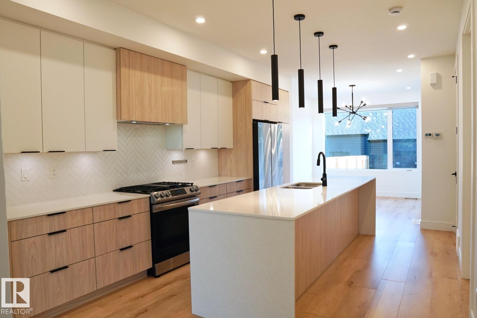 Photo 10 at 7553 81 Avenue NW, King Edward Park, Edmonton