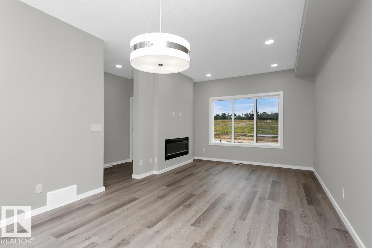 Photo 4 at 4305 Kinglet Drive NW, Kinglet Gardens, Edmonton