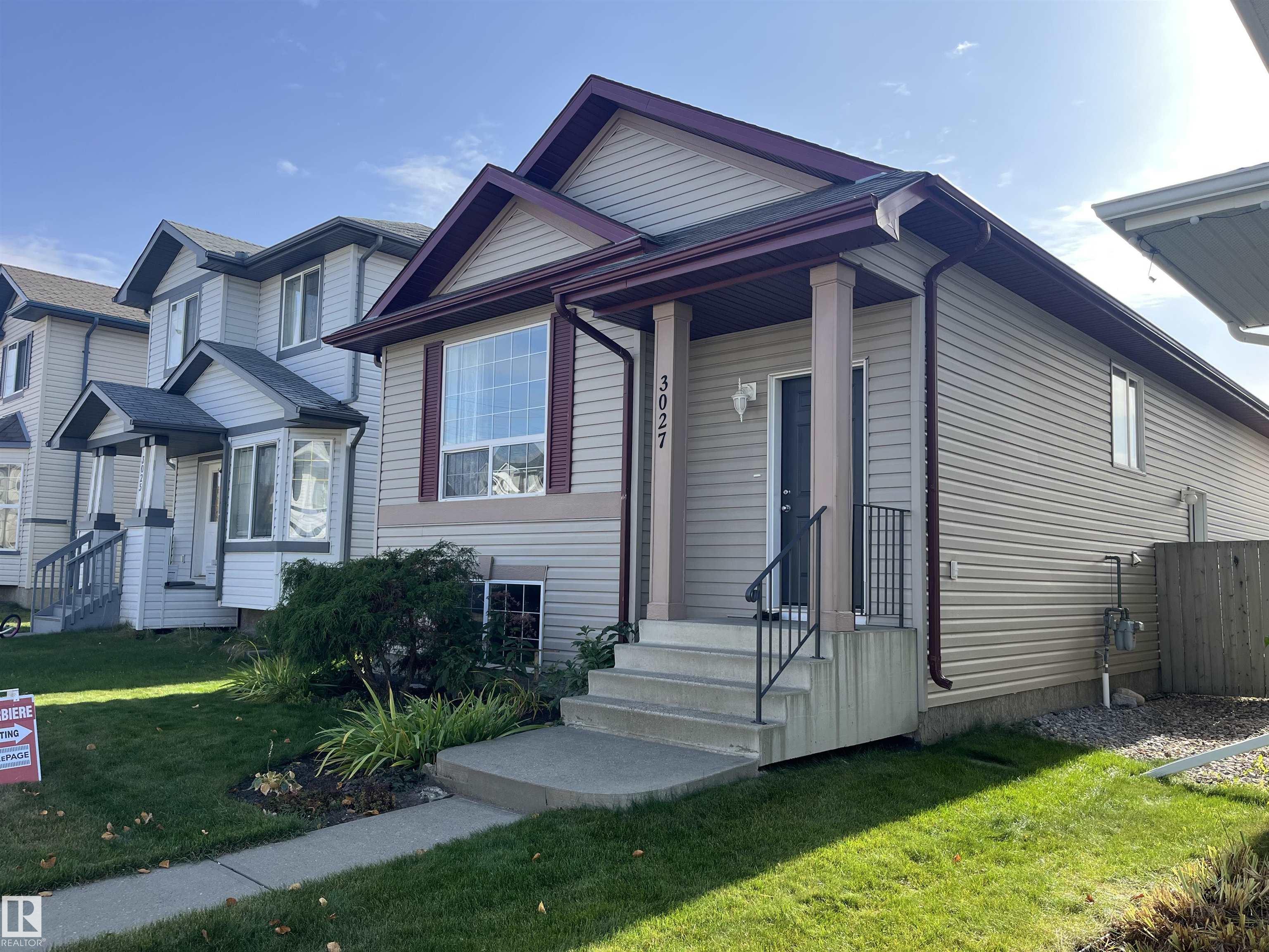 Photo 2 at 3027 32 Avenue NW, Silver Berry, Edmonton