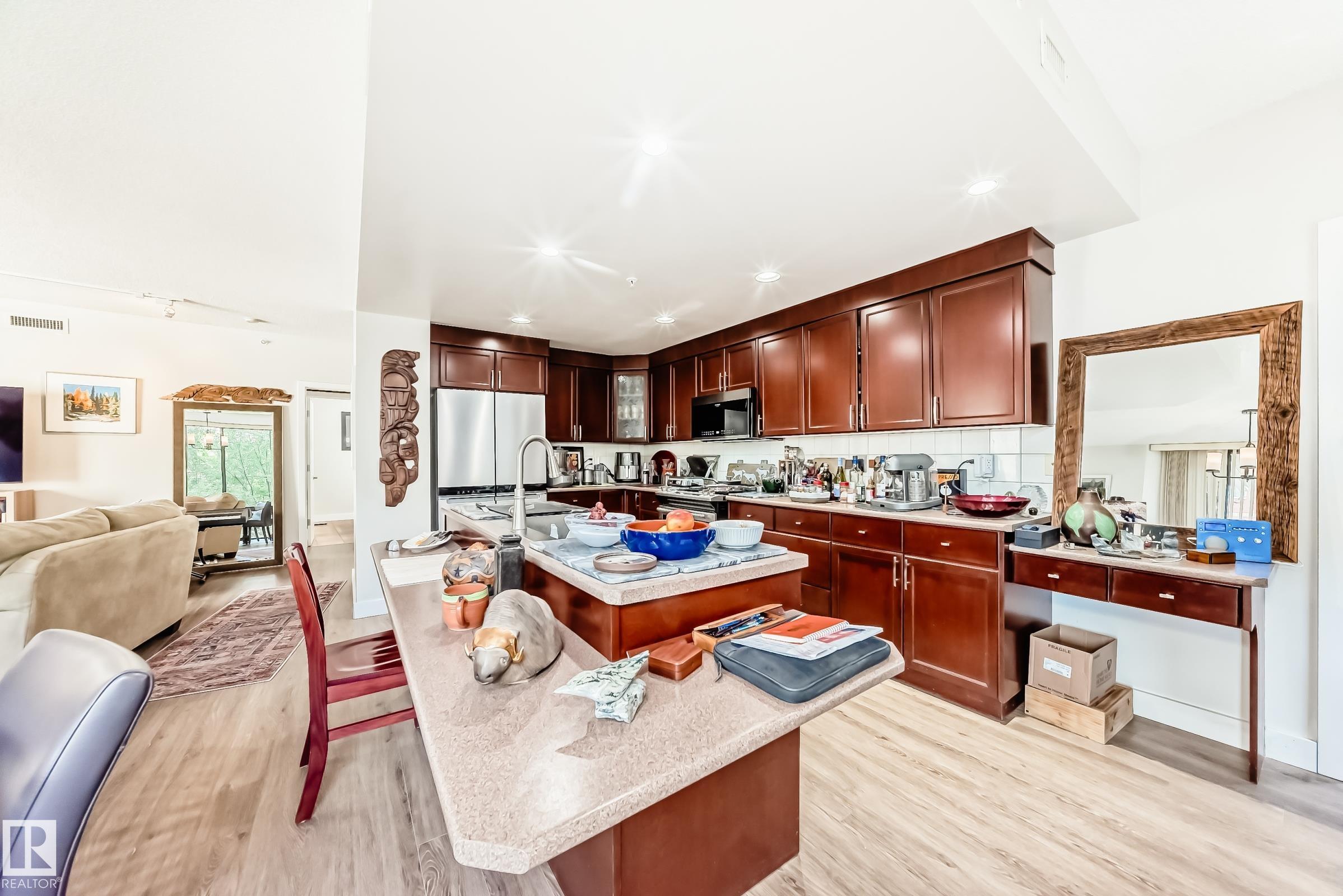 Photo 7 at 305 - 10028 119 Street NW, Wîhkwêntôwin, Edmonton