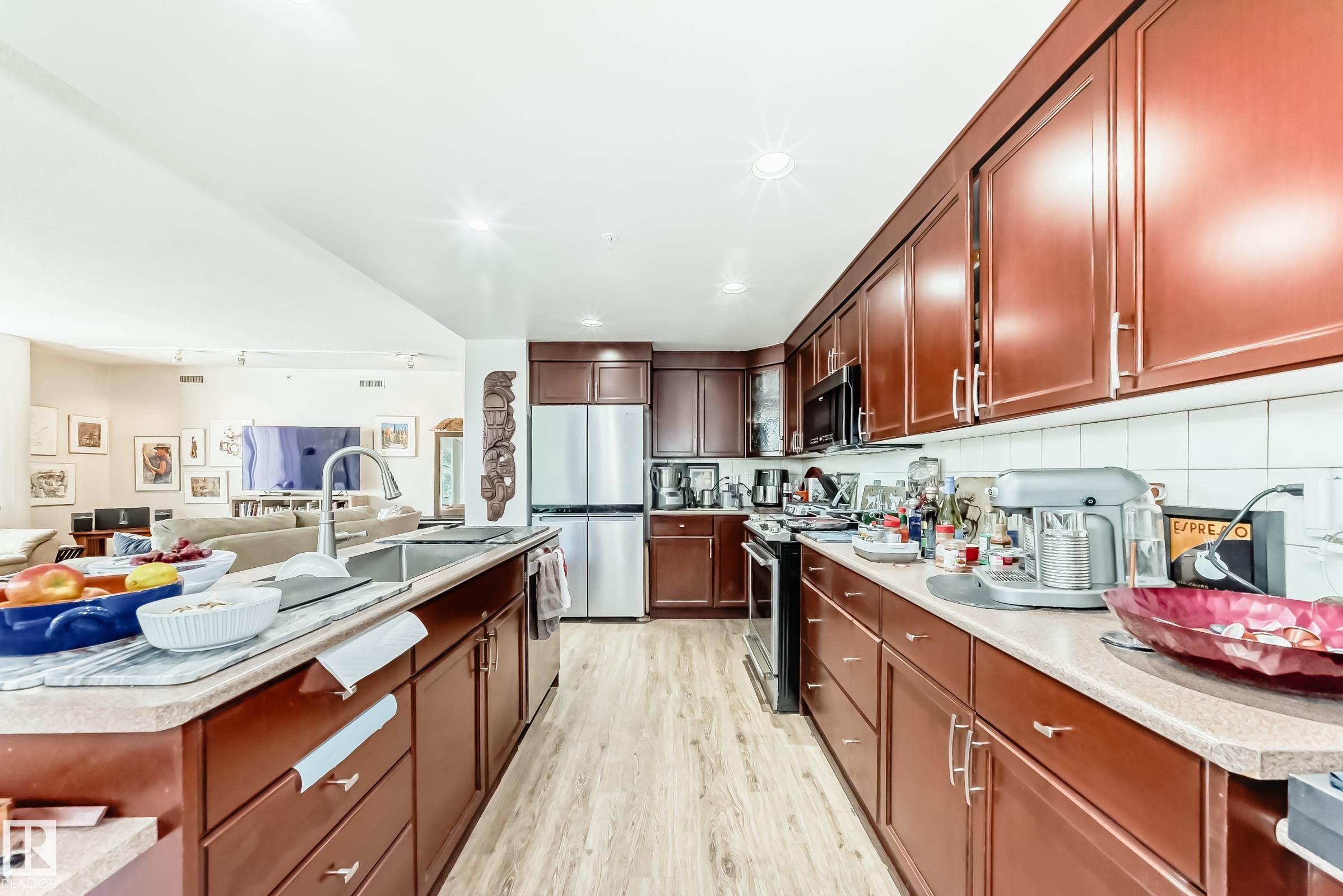 Photo 8 at 305 - 10028 119 Street NW, Wîhkwêntôwin, Edmonton