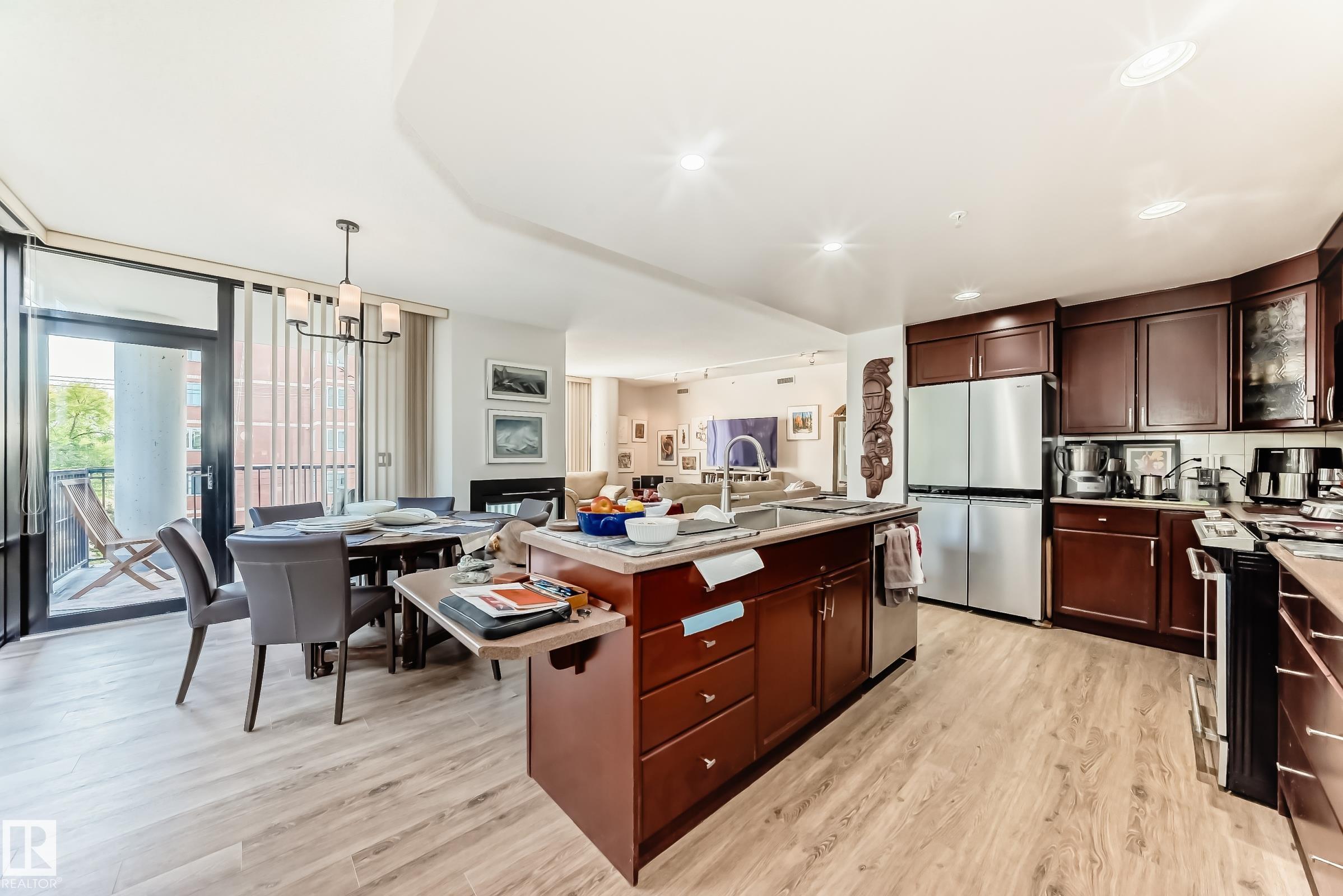 Photo 9 at 305 - 10028 119 Street NW, Wîhkwêntôwin, Edmonton