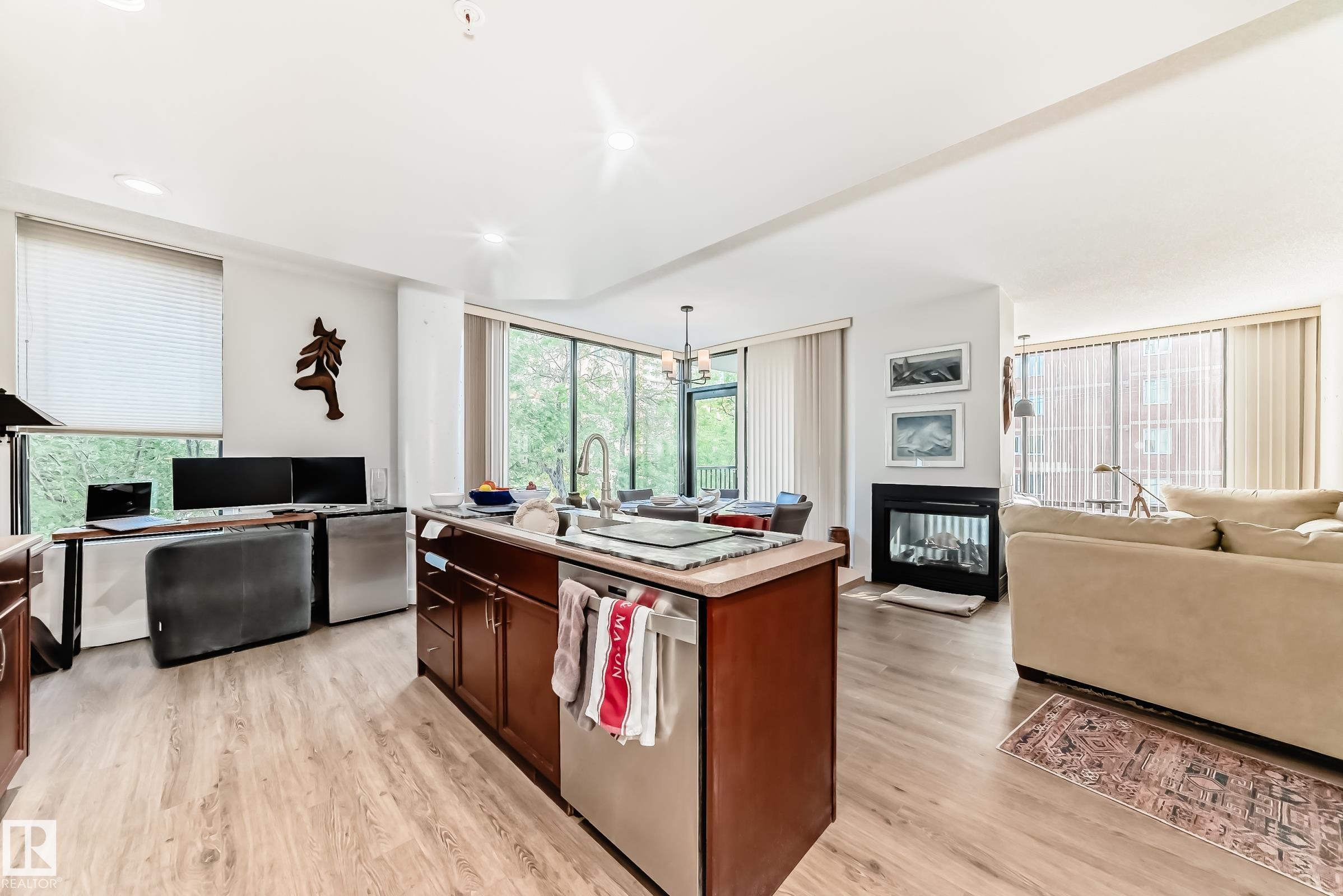 Photo 10 at 305 - 10028 119 Street NW, Wîhkwêntôwin, Edmonton