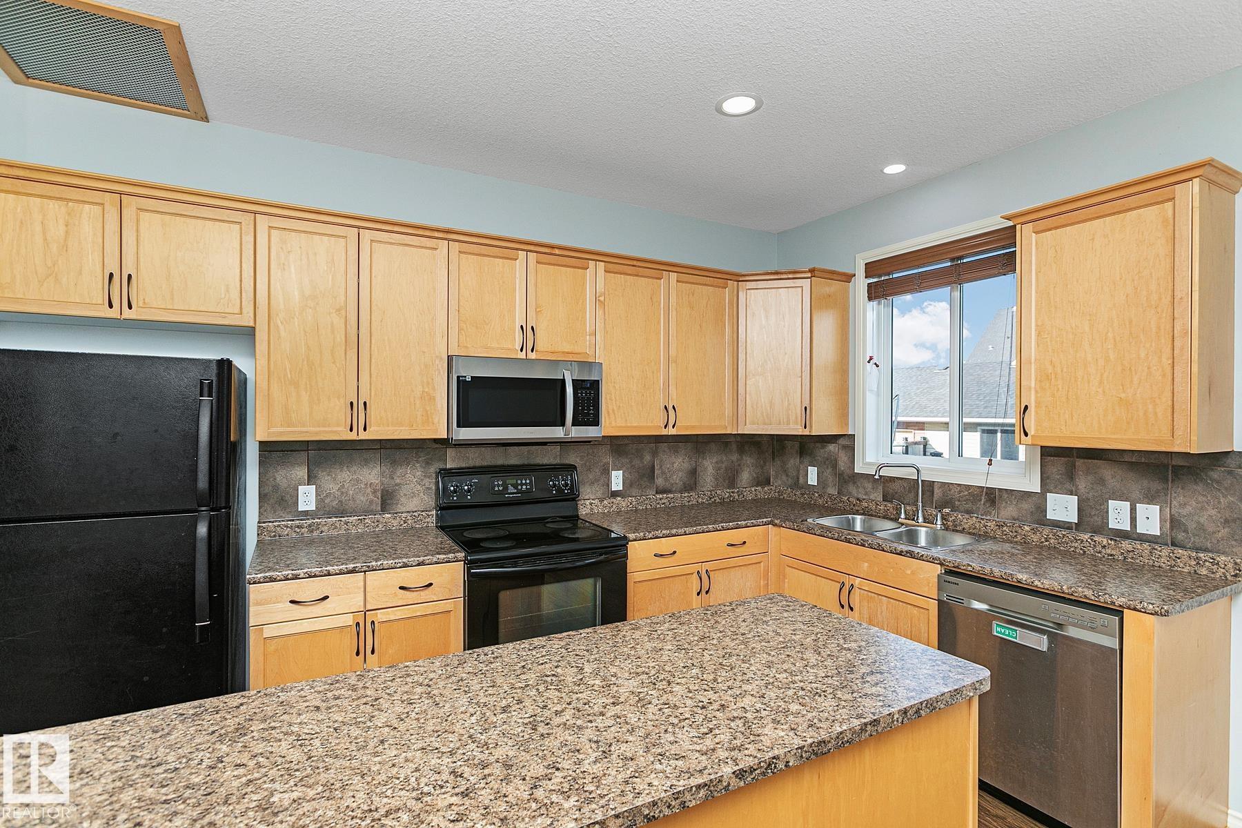 Photo 16 at 9826 104 Avenue, Morinville