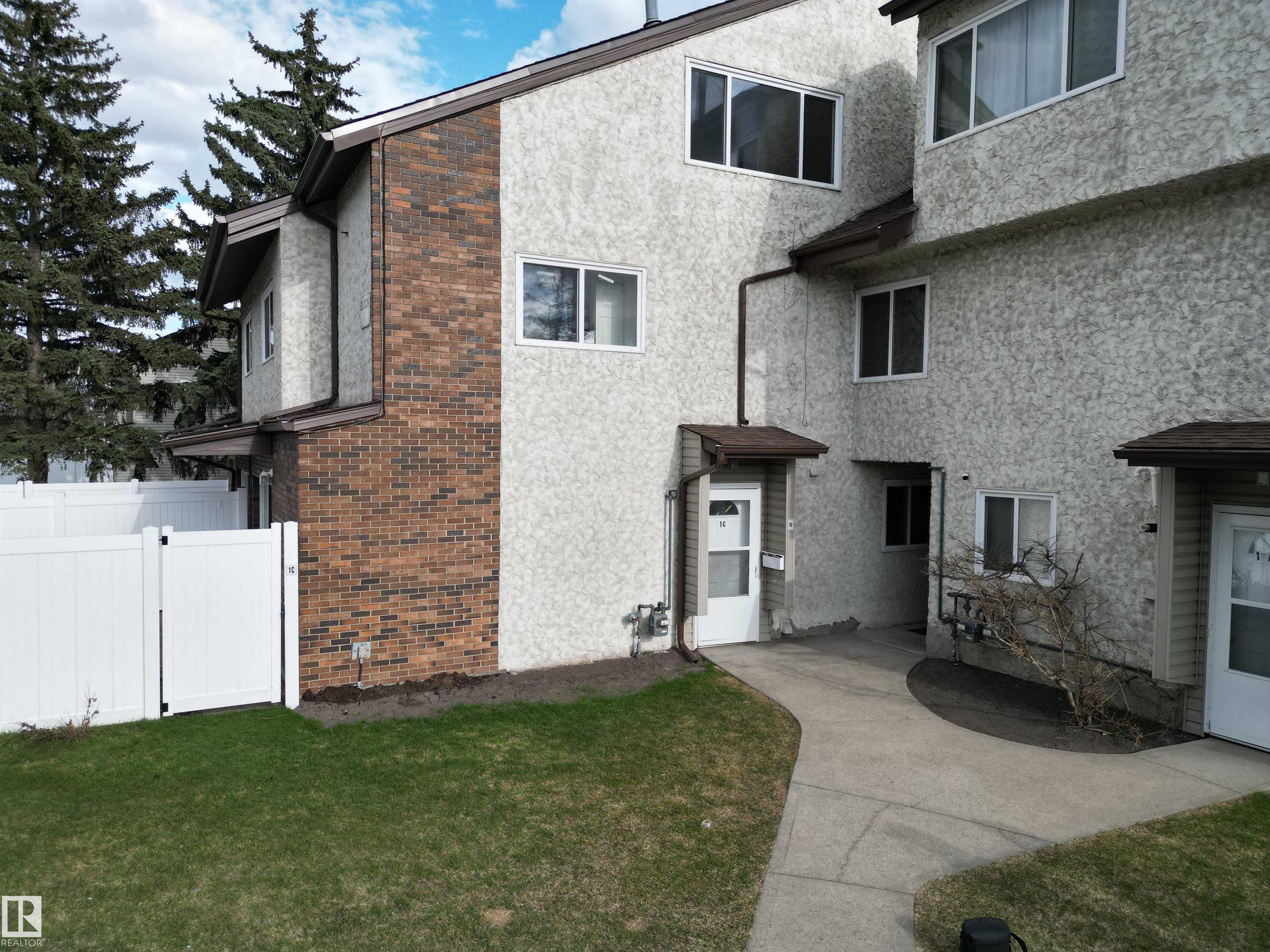 1C Meadowlark Village NW, West Meadowlark Park, Edmonton 