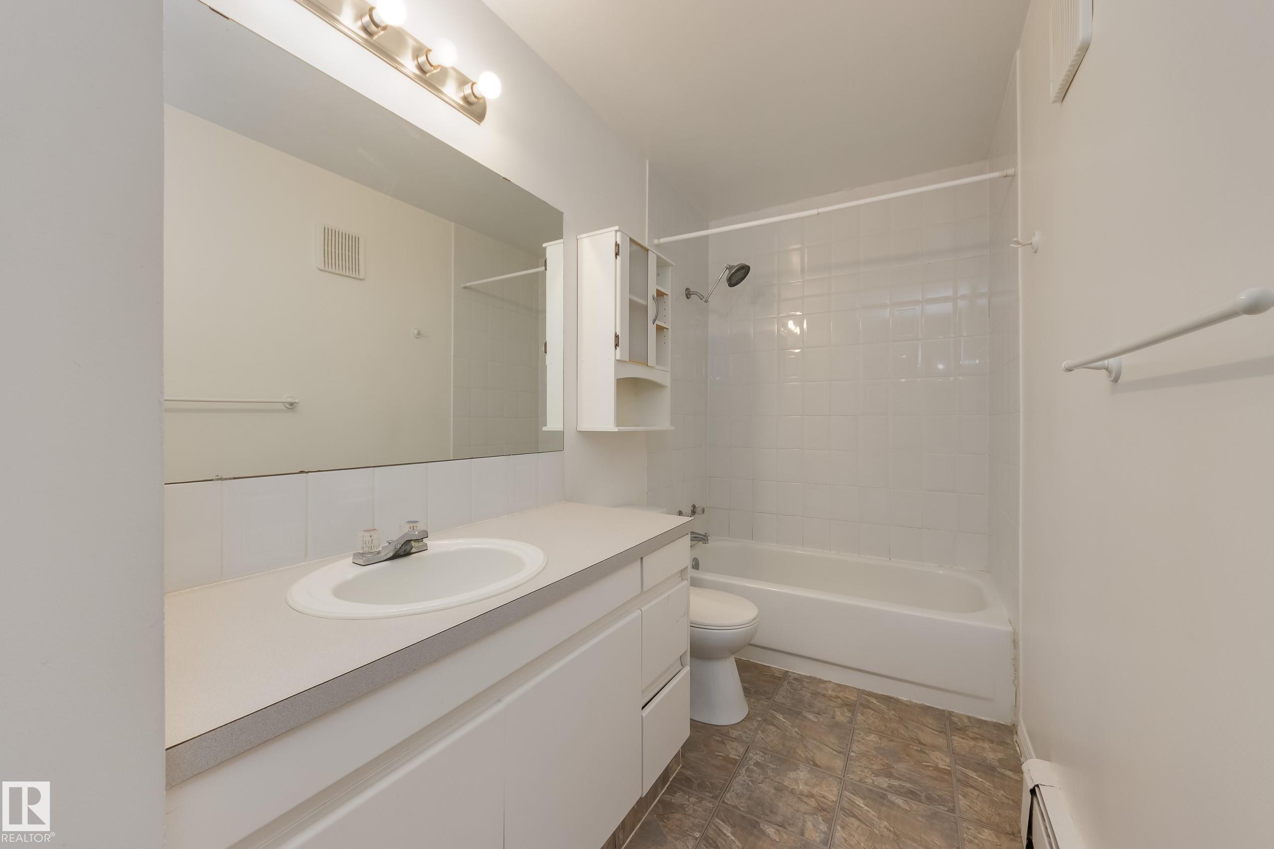 Photo 20 at 11 - 10324 119 Street NW, Wîhkwêntôwin, Edmonton