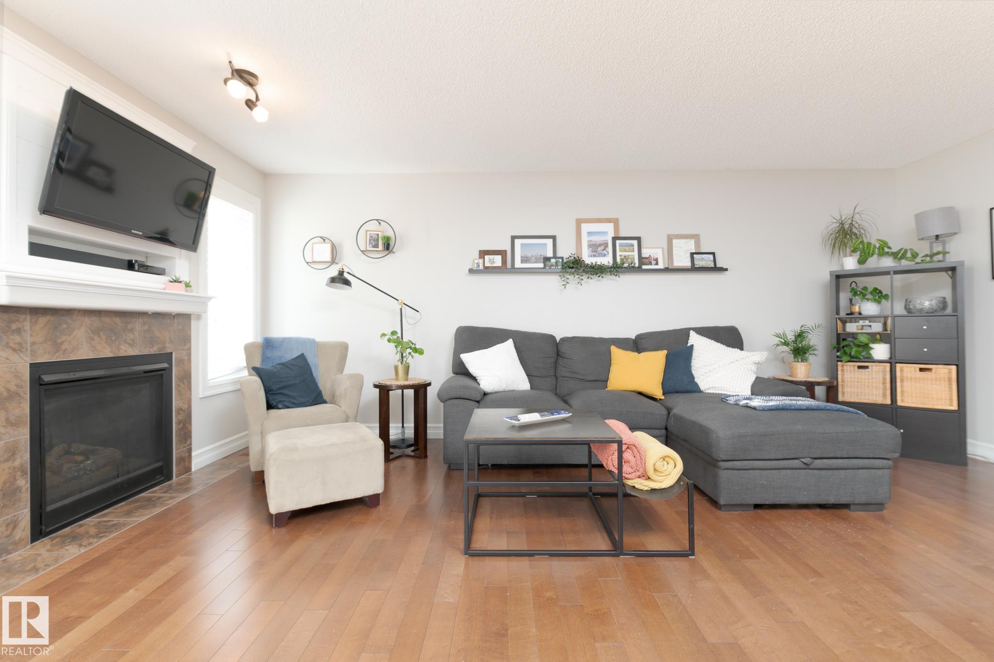 Photo 5 at 3013 16a Avenue NW, Laurel, Edmonton
