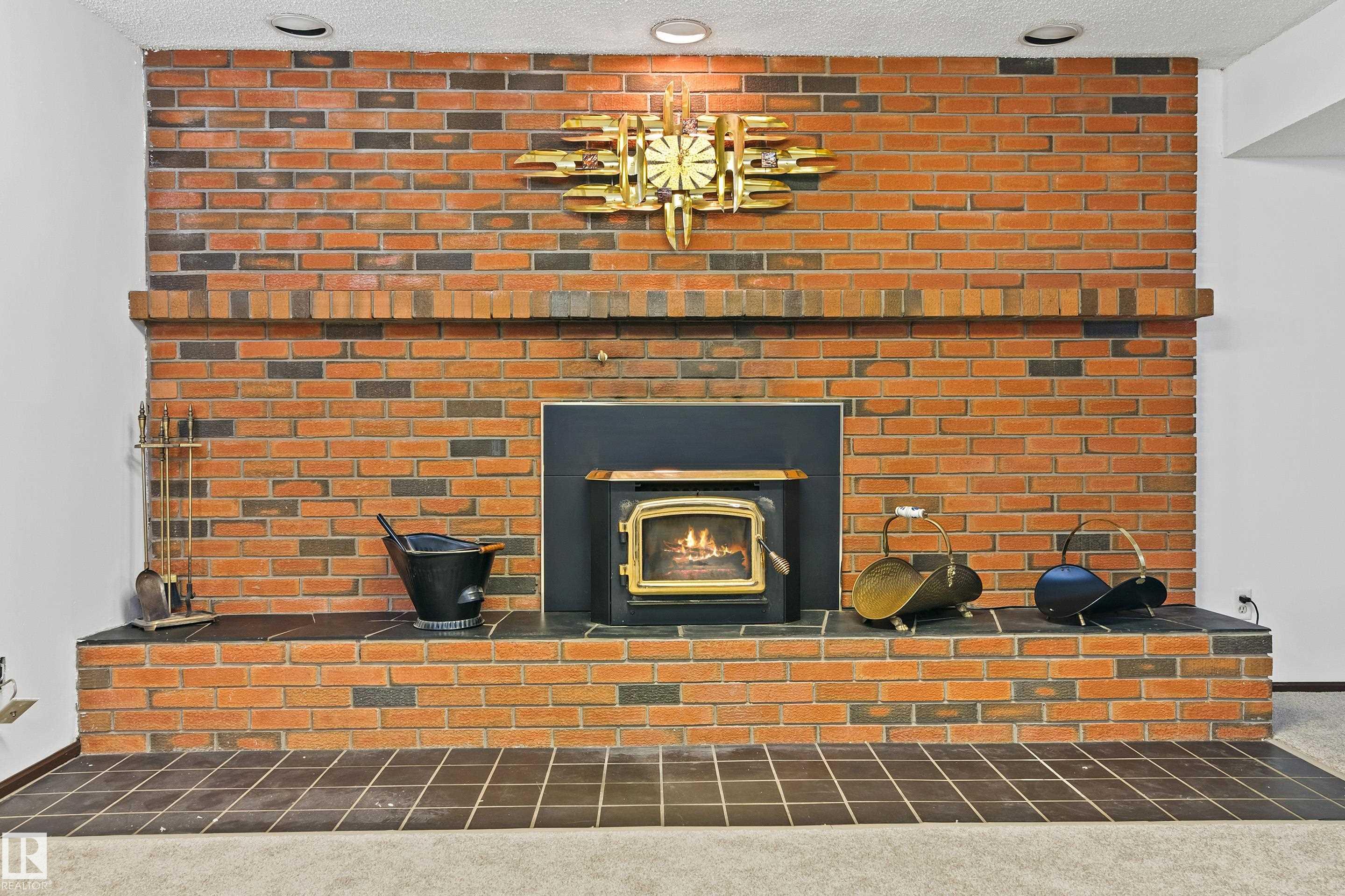 http://cdnparap120.paragonrels.com/ParagonImages/Property/p12/RAE/225373971/25/0/0/c693249b3c1ca7b9f5bc0f59482c789a/1/488de941da3240ab0bf13942d148b6f0/225373971-a58e069a-6370-4883-97f9-30d3804fb113.JPG