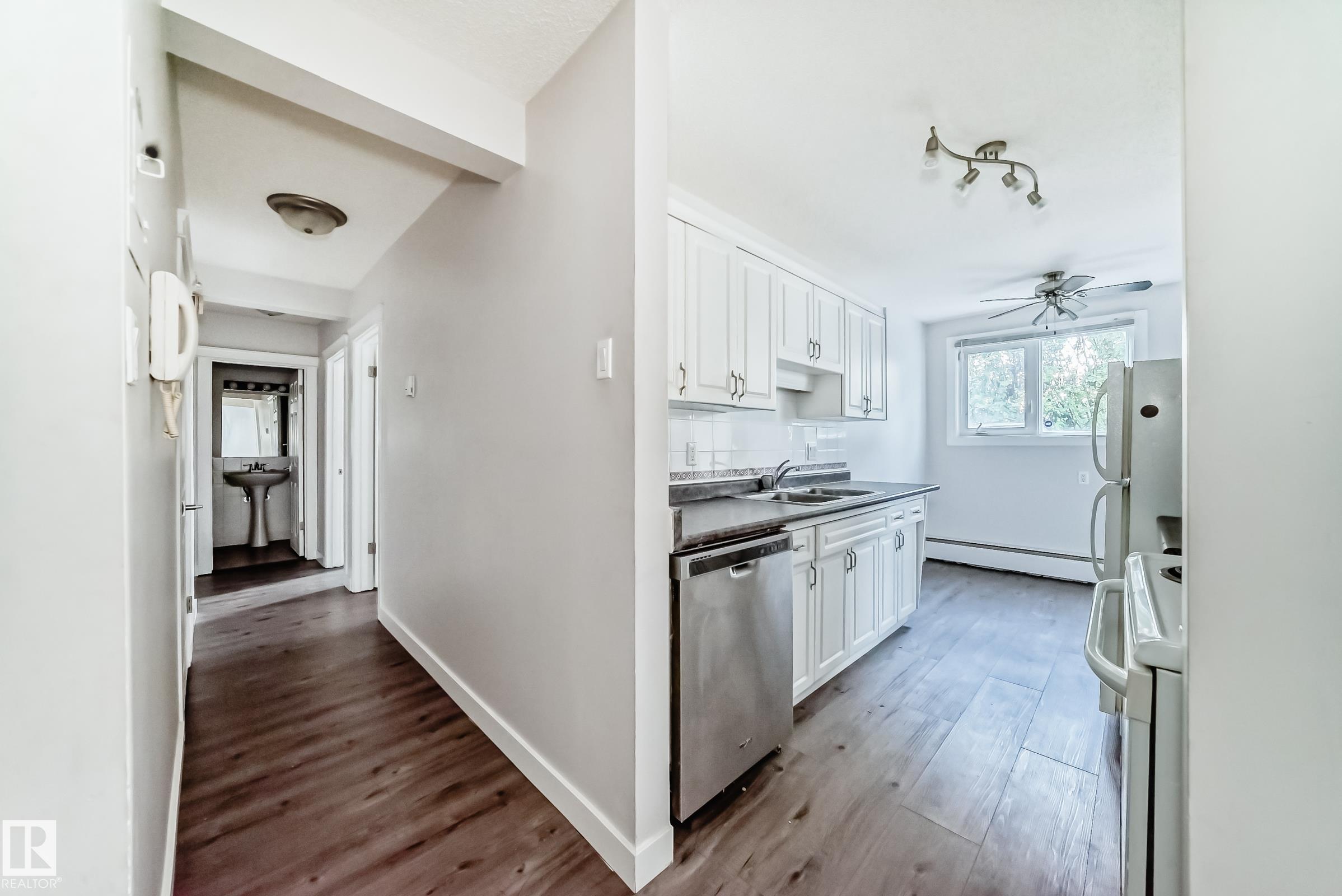 Photo 6 at 103 - 6708 90 Avenue NW, Ottewell, Edmonton