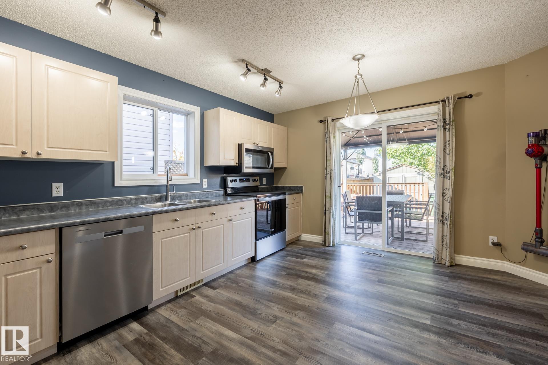 Photo 3 at 628 88 Street SW, Ellerslie, Edmonton