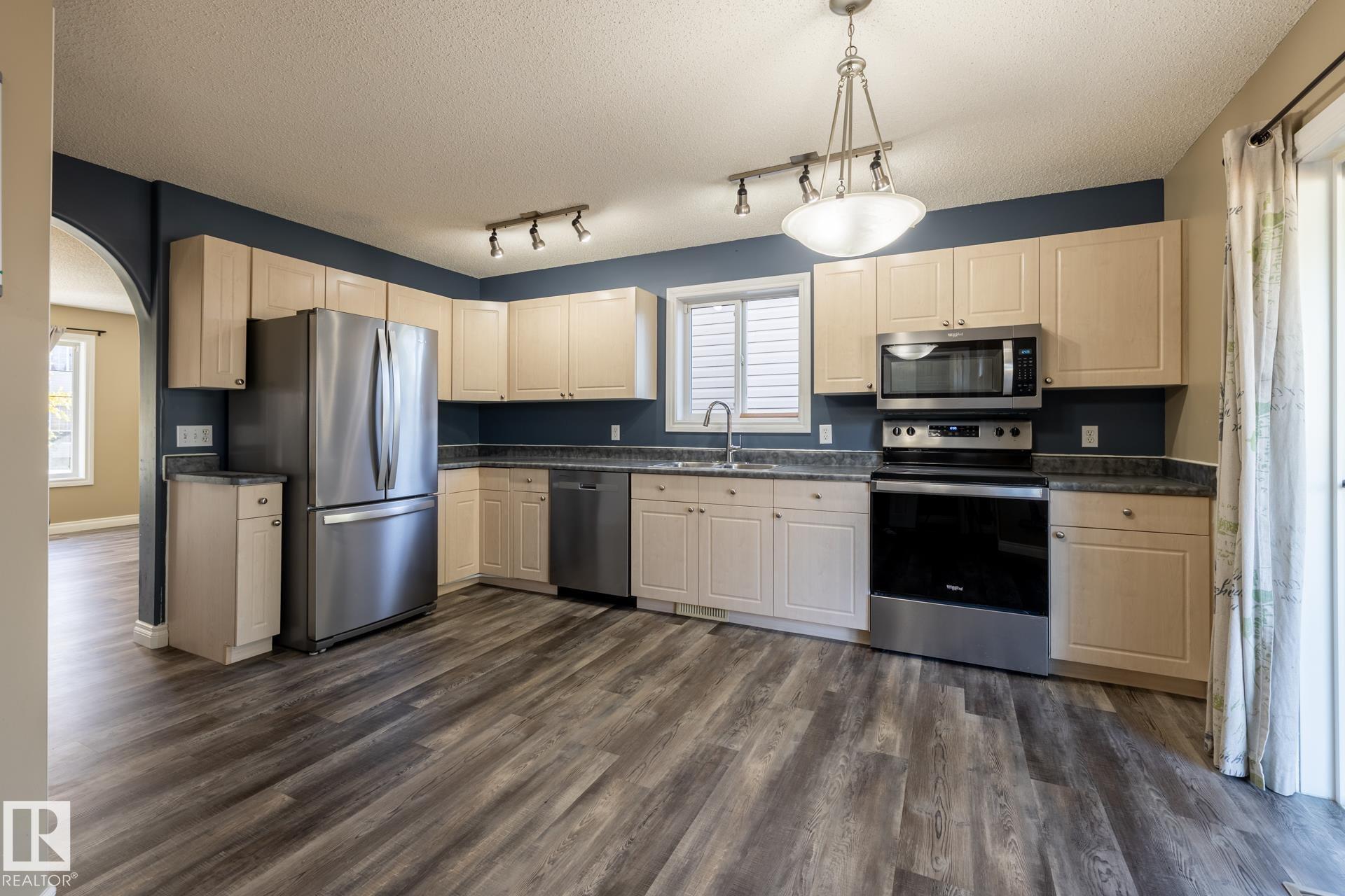 Photo 7 at 628 88 Street SW, Ellerslie, Edmonton