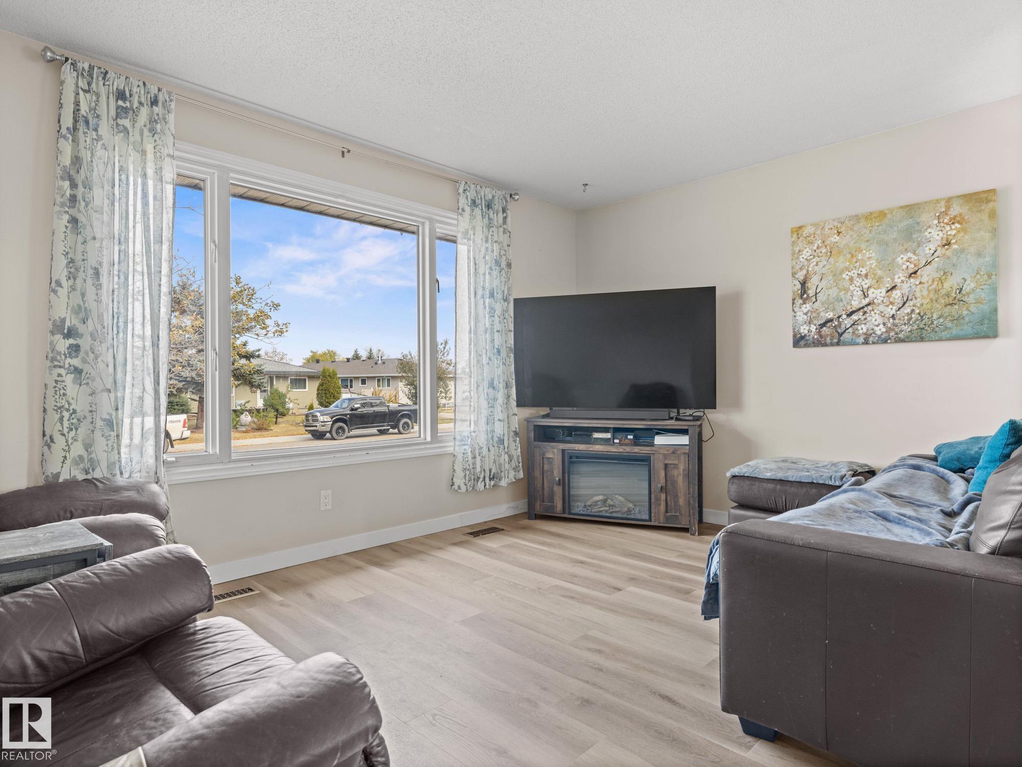 Photo 7 at 57 Nootka Road, Corinthia Park, Leduc
