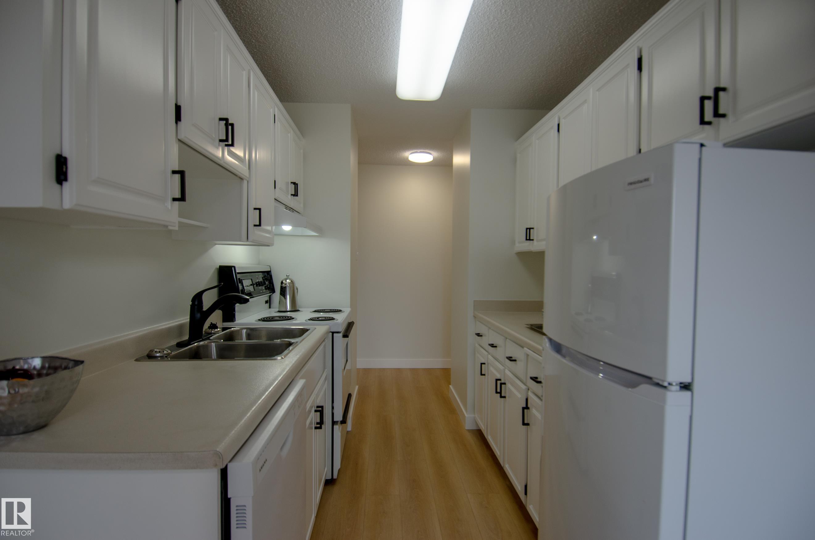 Photo 4 at 1403 - 9725 106 Street NW, Downtown, Edmonton