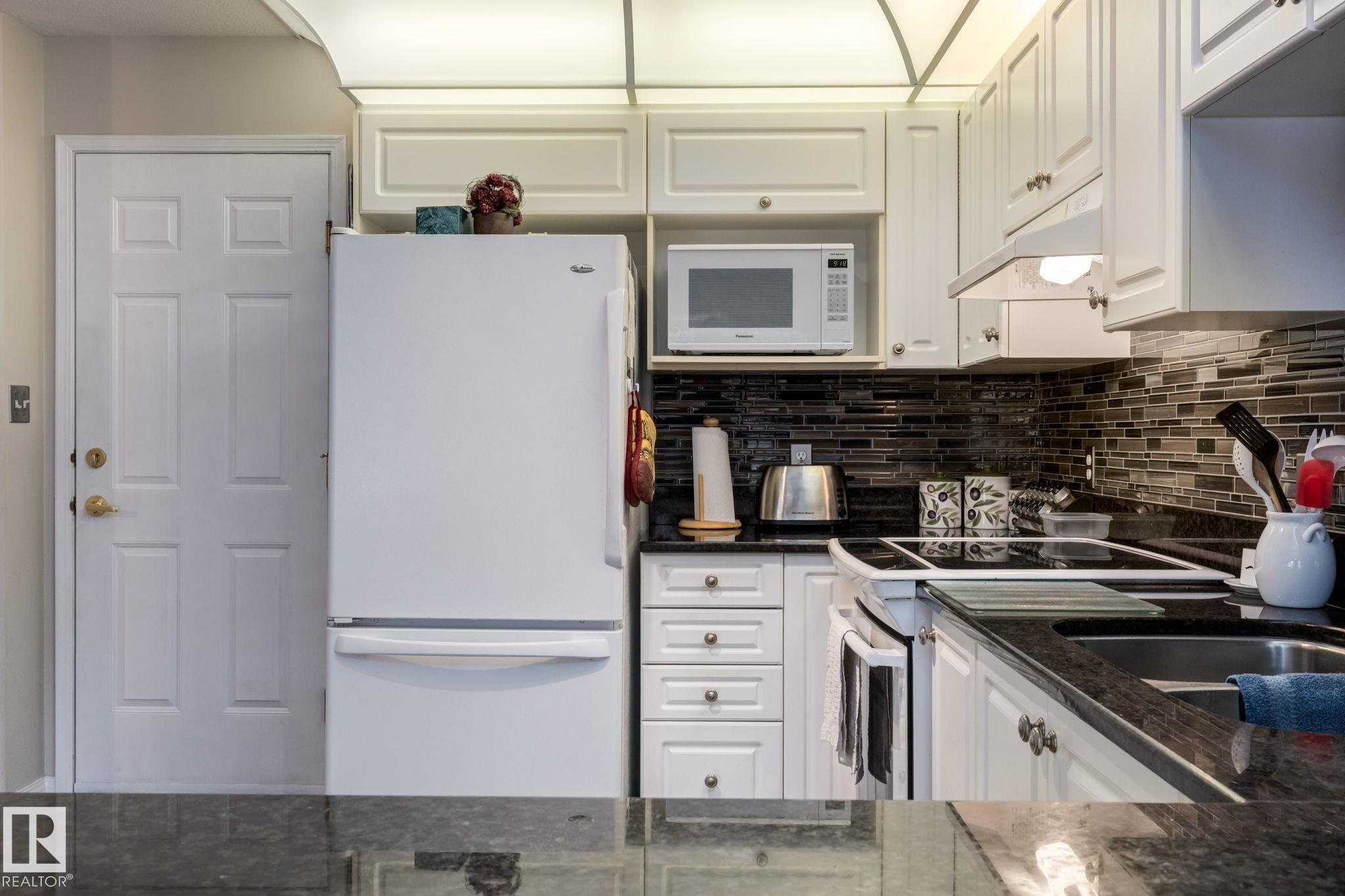 Photo 5 at 22 - 201 Bothwell Drive, Strathcona Village, Sherwood Park