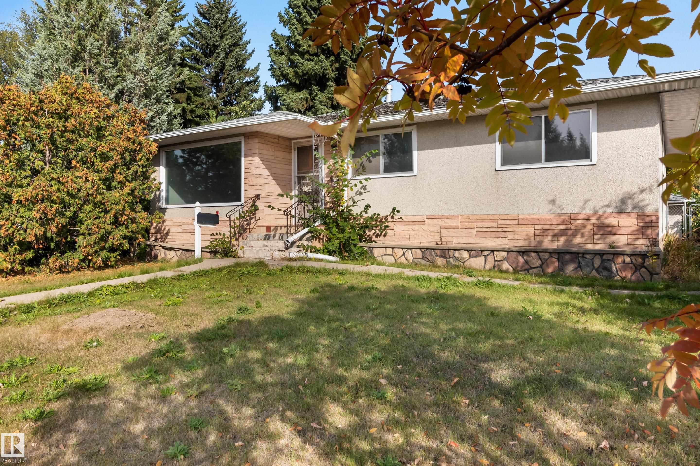 Photo 12 at 8736 66 Avenue NW, Argyll, Edmonton