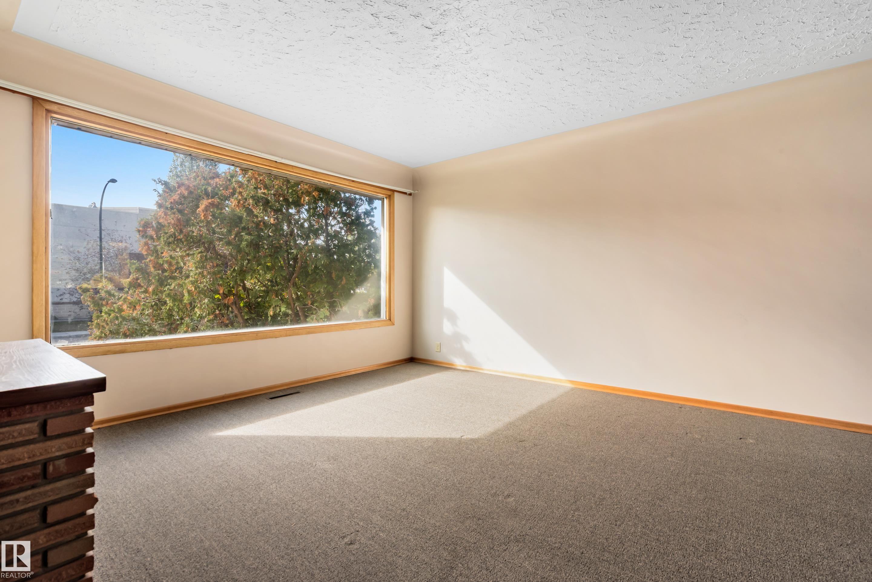 Photo 14 at 8736 66 Avenue NW, Argyll, Edmonton