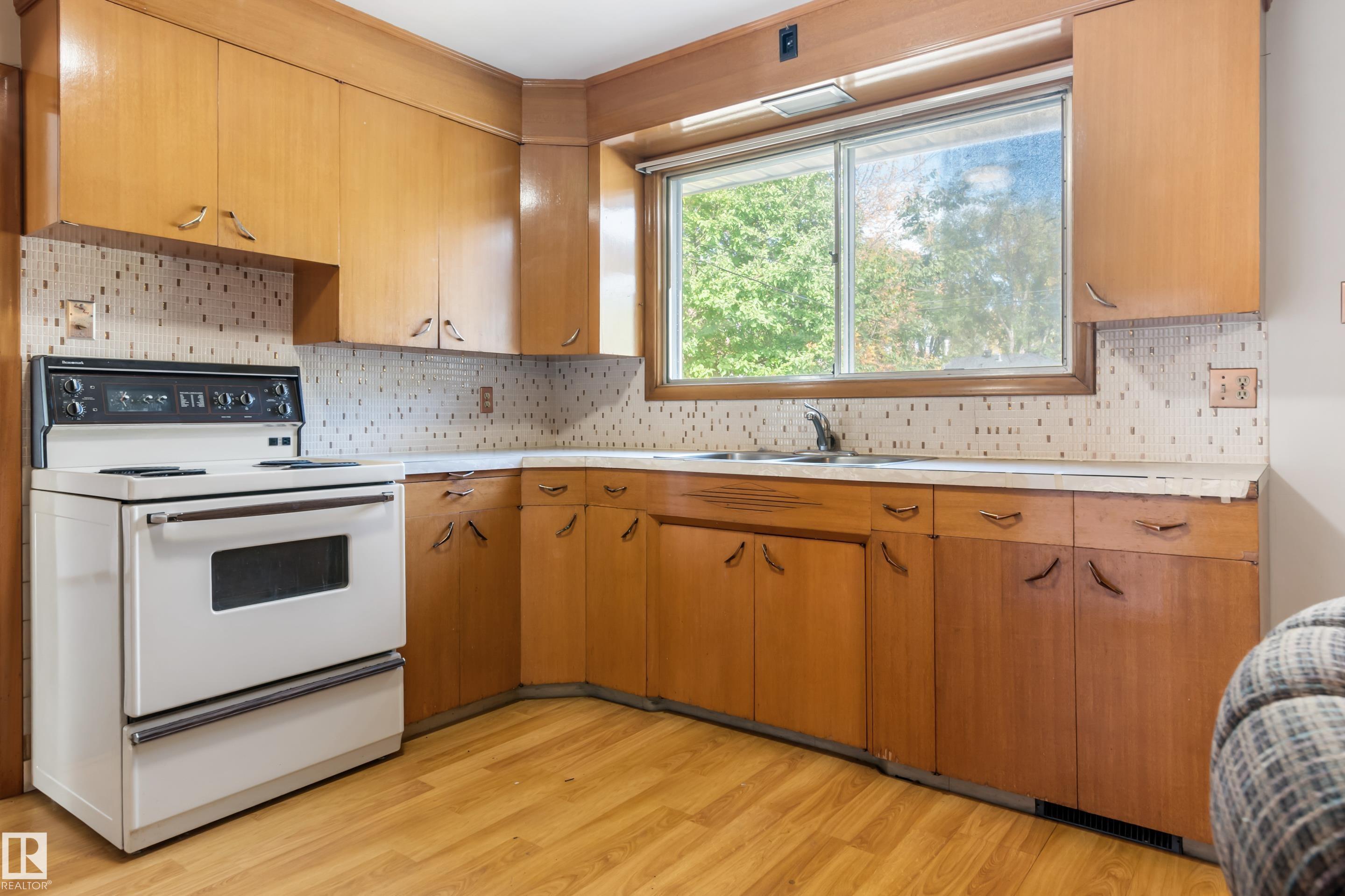 Photo 19 at 8736 66 Avenue NW, Argyll, Edmonton