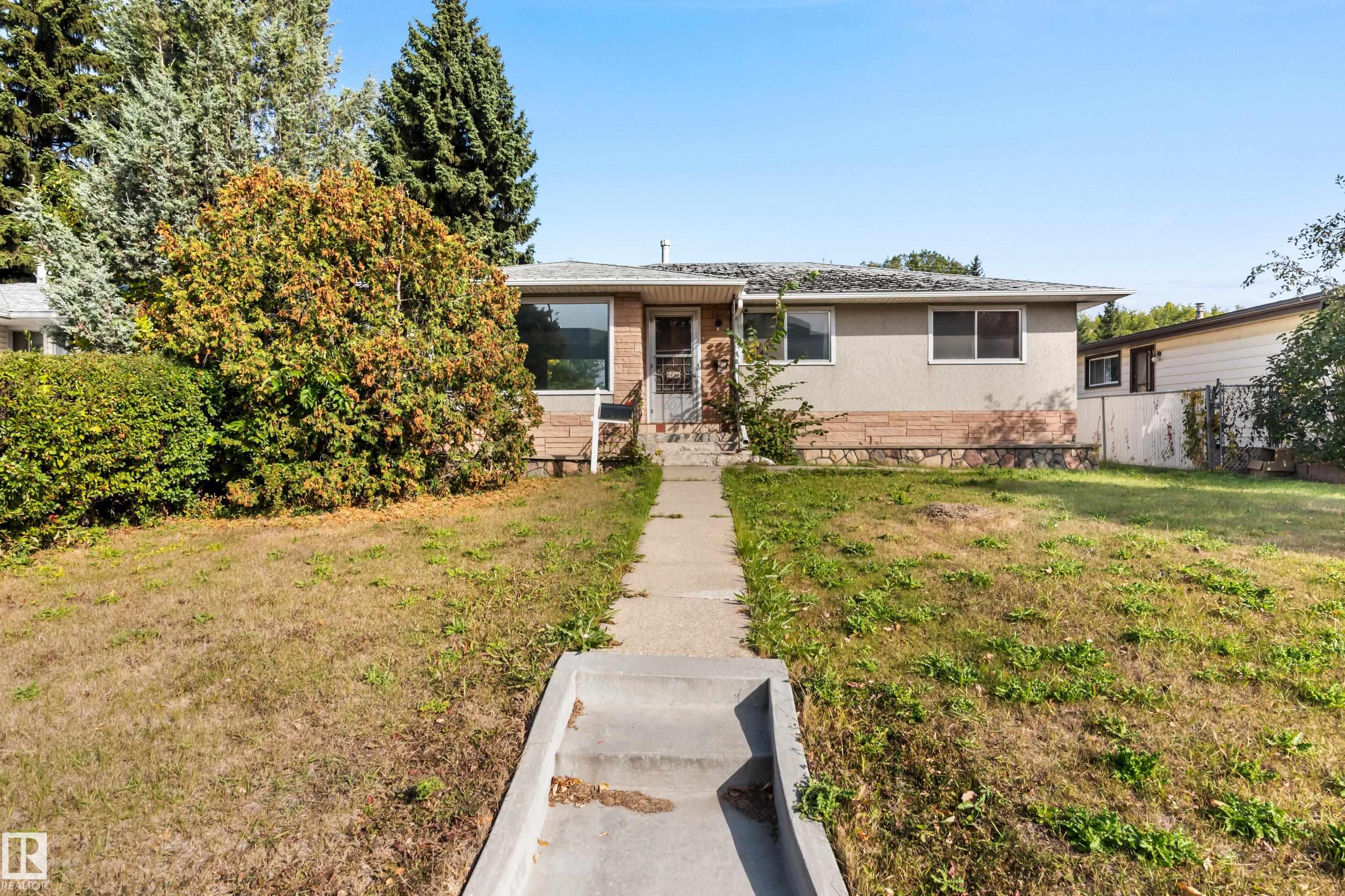 Photo 10 at 8736 66 Avenue NW, Argyll, Edmonton
