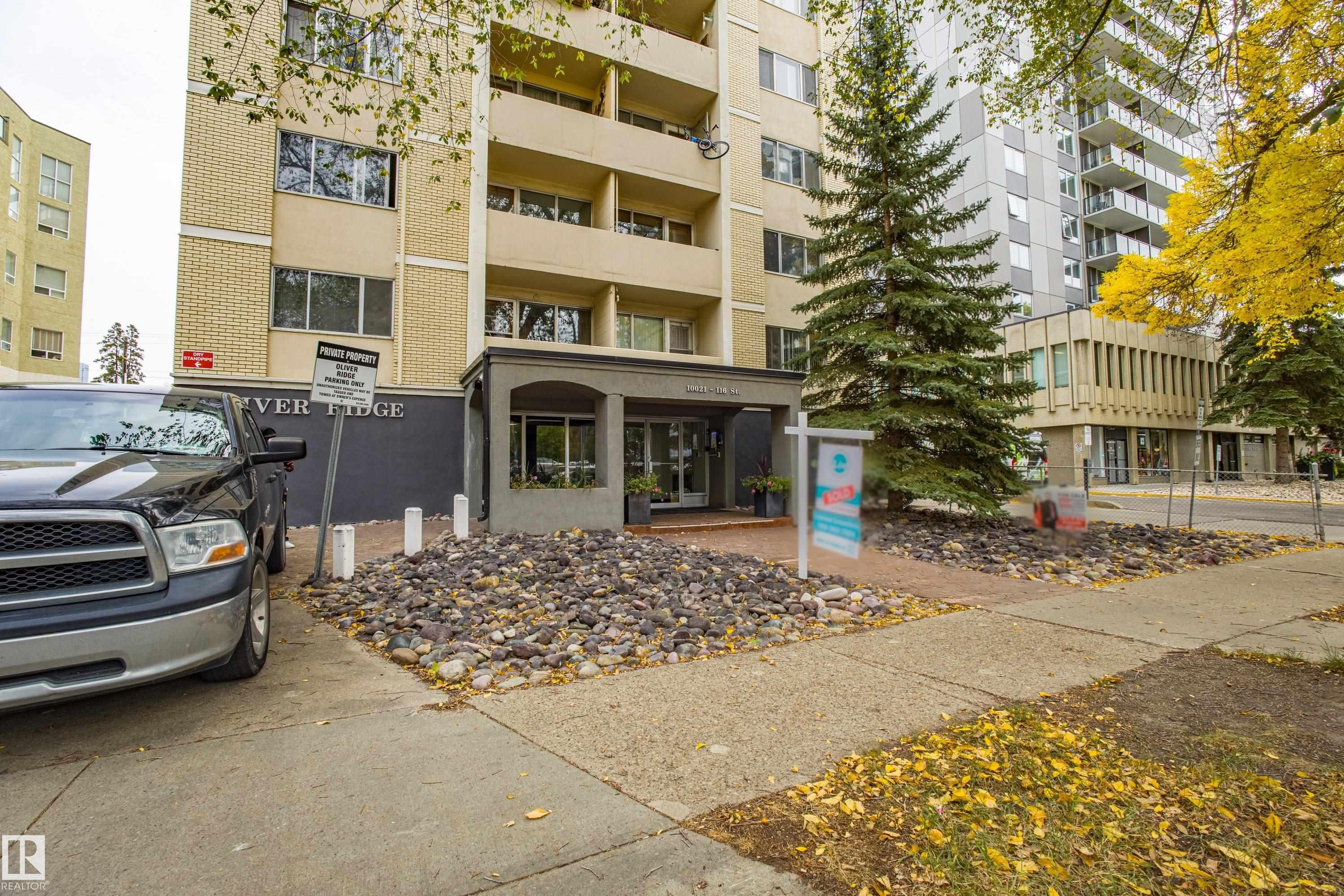 Photo 2 at 404 - 10021 116 Street NW, Wîhkwêntôwin, Edmonton