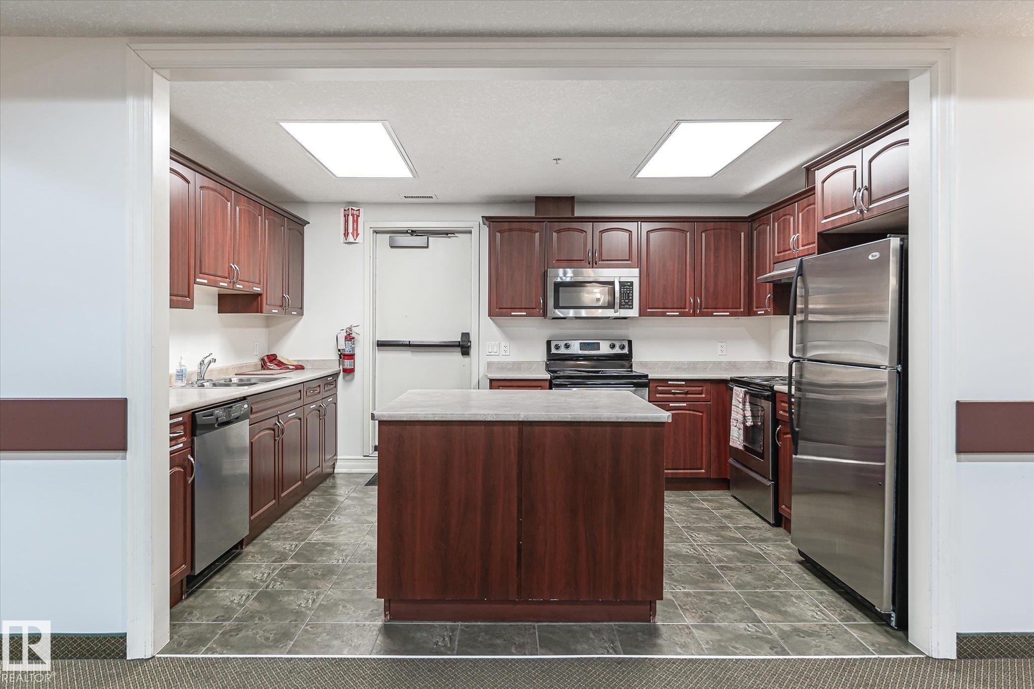 Photo 39 at 304 - 10142 111 Street NW, Wîhkwêntôwin, Edmonton
