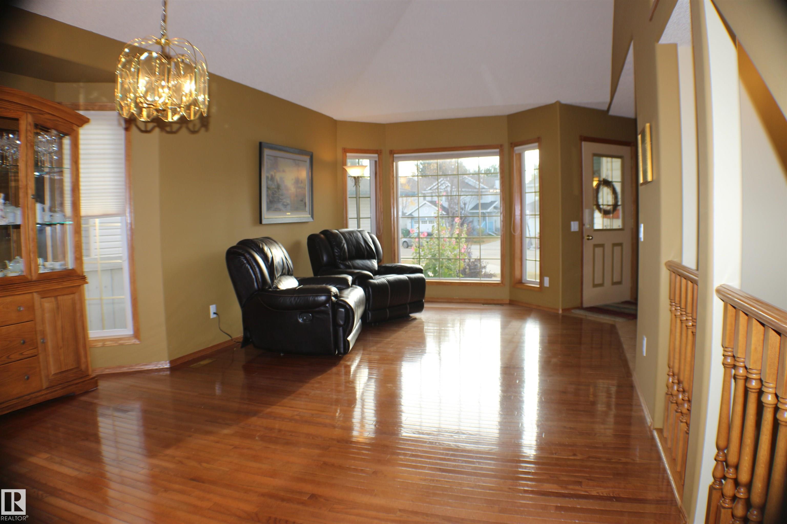Photo 2 at 11 Escada Close, Erin Ridge, St. Albert