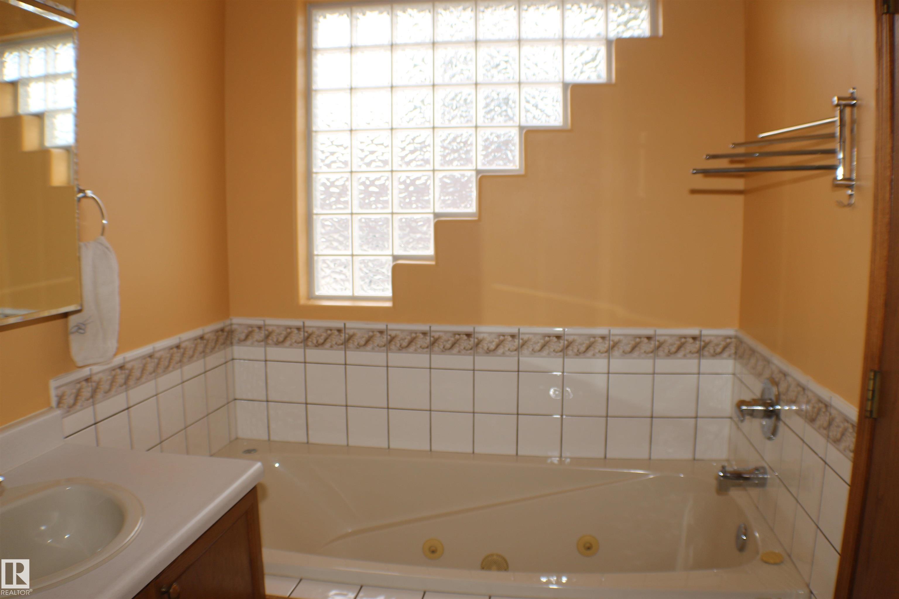 Photo 13 at 11 Escada Close, Erin Ridge, St. Albert