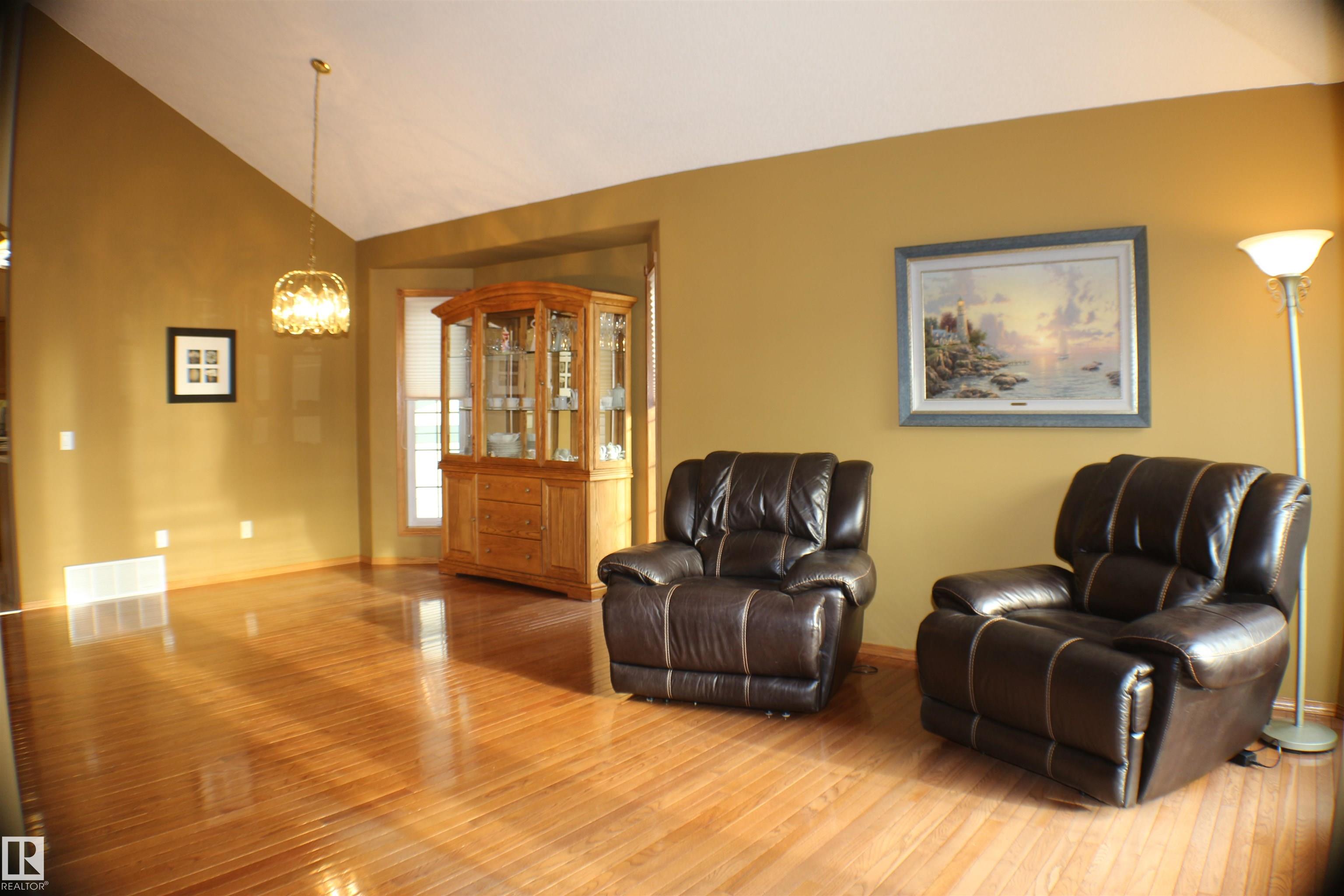 Photo 3 at 11 Escada Close, Erin Ridge, St. Albert