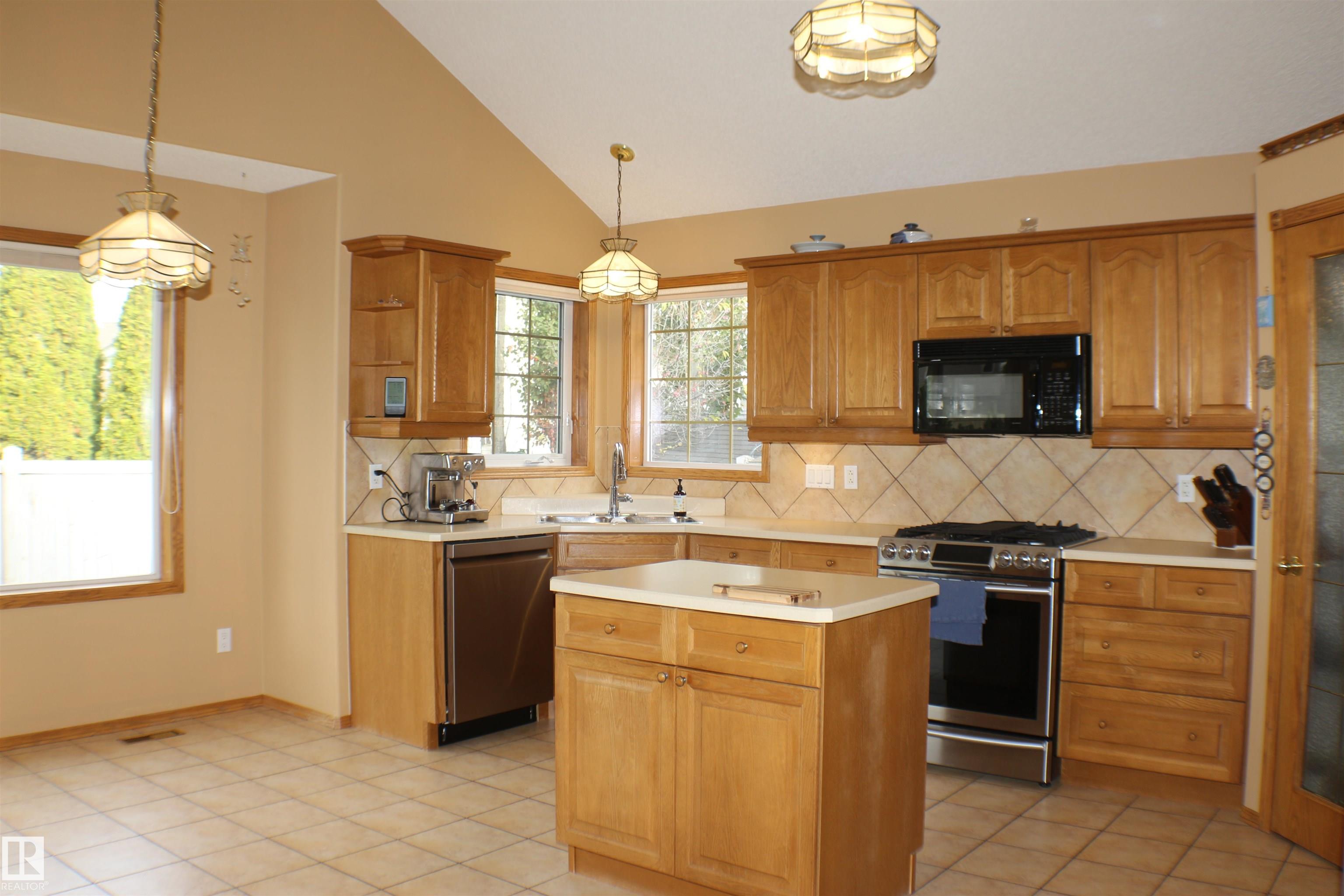 Photo 7 at 11 Escada Close, Erin Ridge, St. Albert