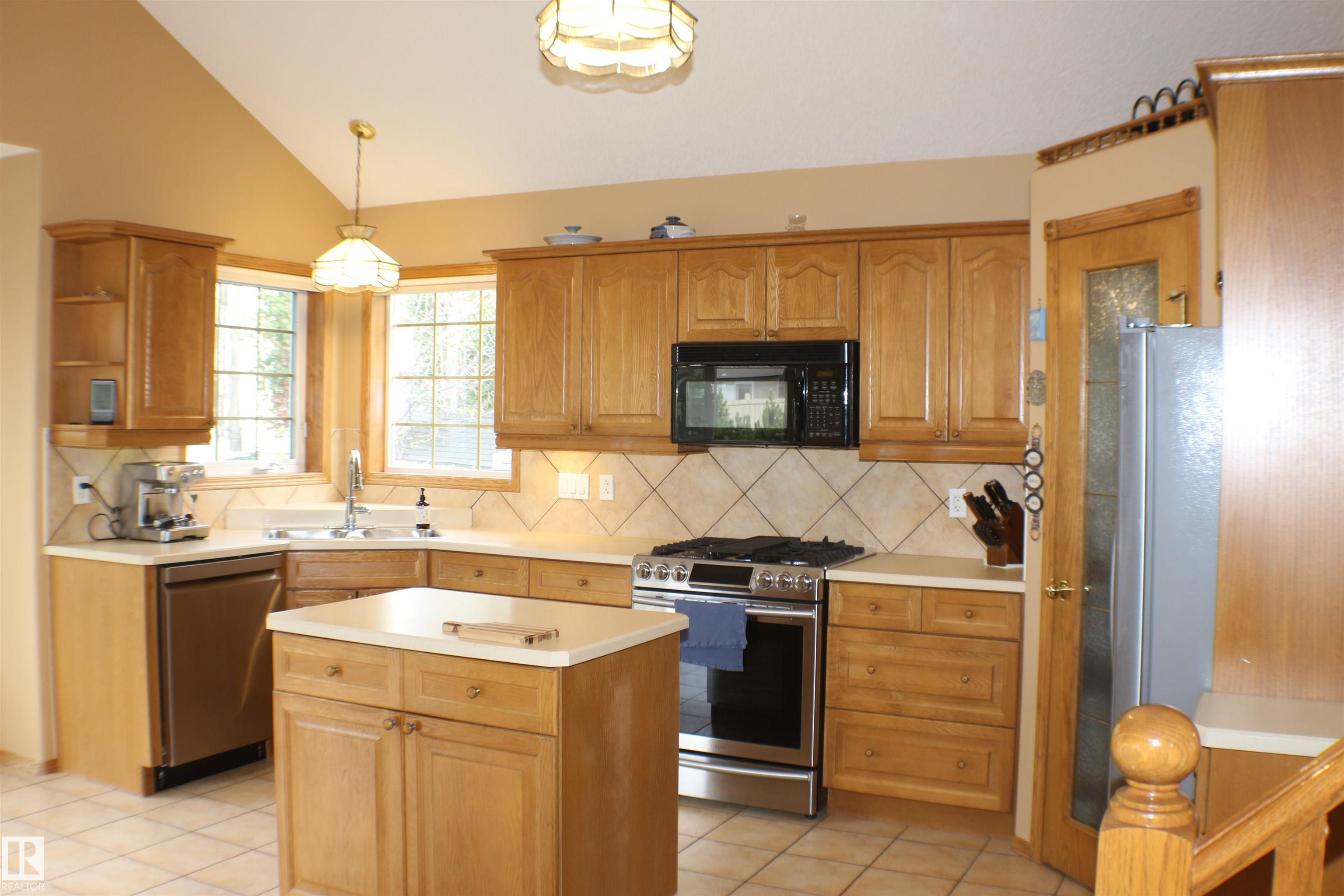 Photo 8 at 11 Escada Close, Erin Ridge, St. Albert